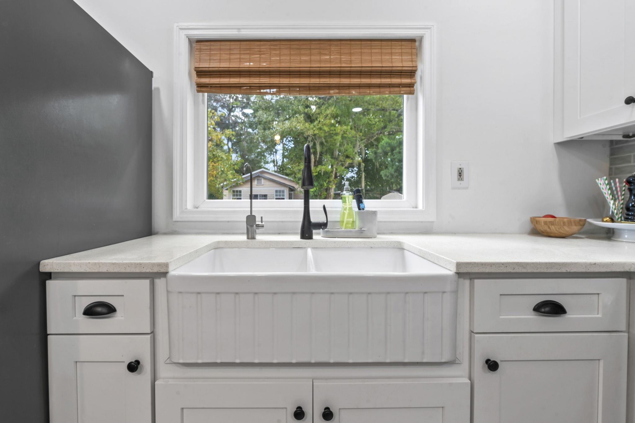 Image 13 of 39 For 635 Madeore St