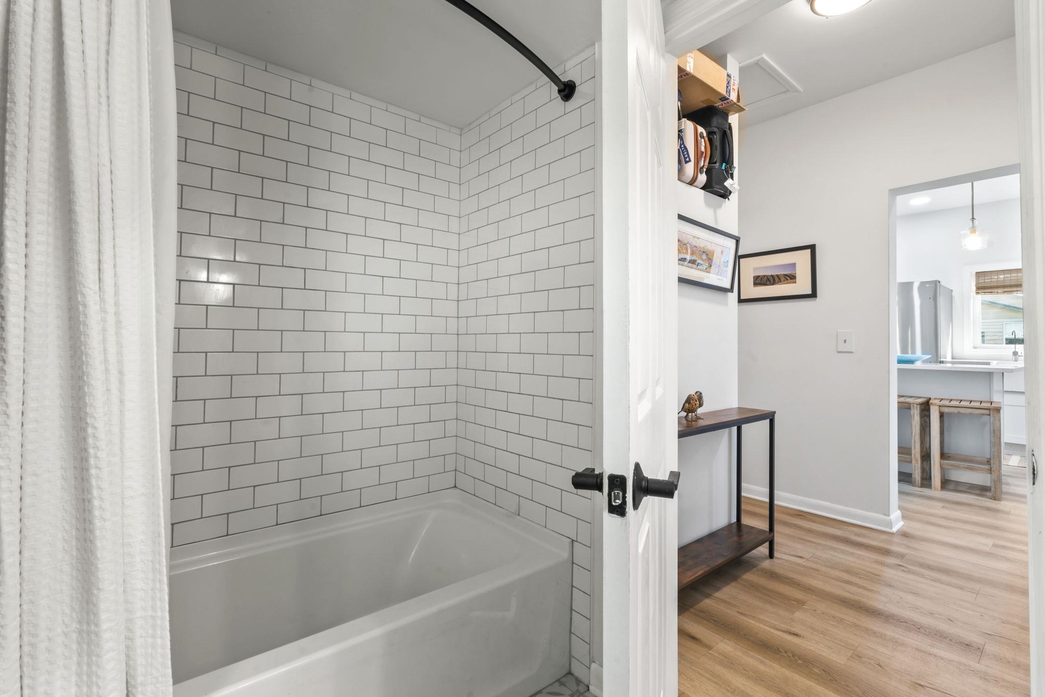 Image 18 of 39 For 635 Madeore St
