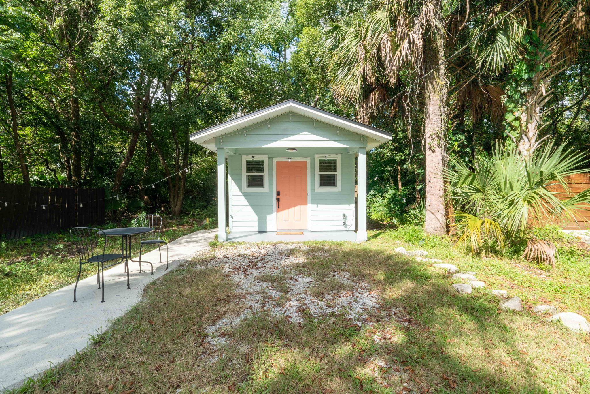 Image 23 of 39 For 635 Madeore St