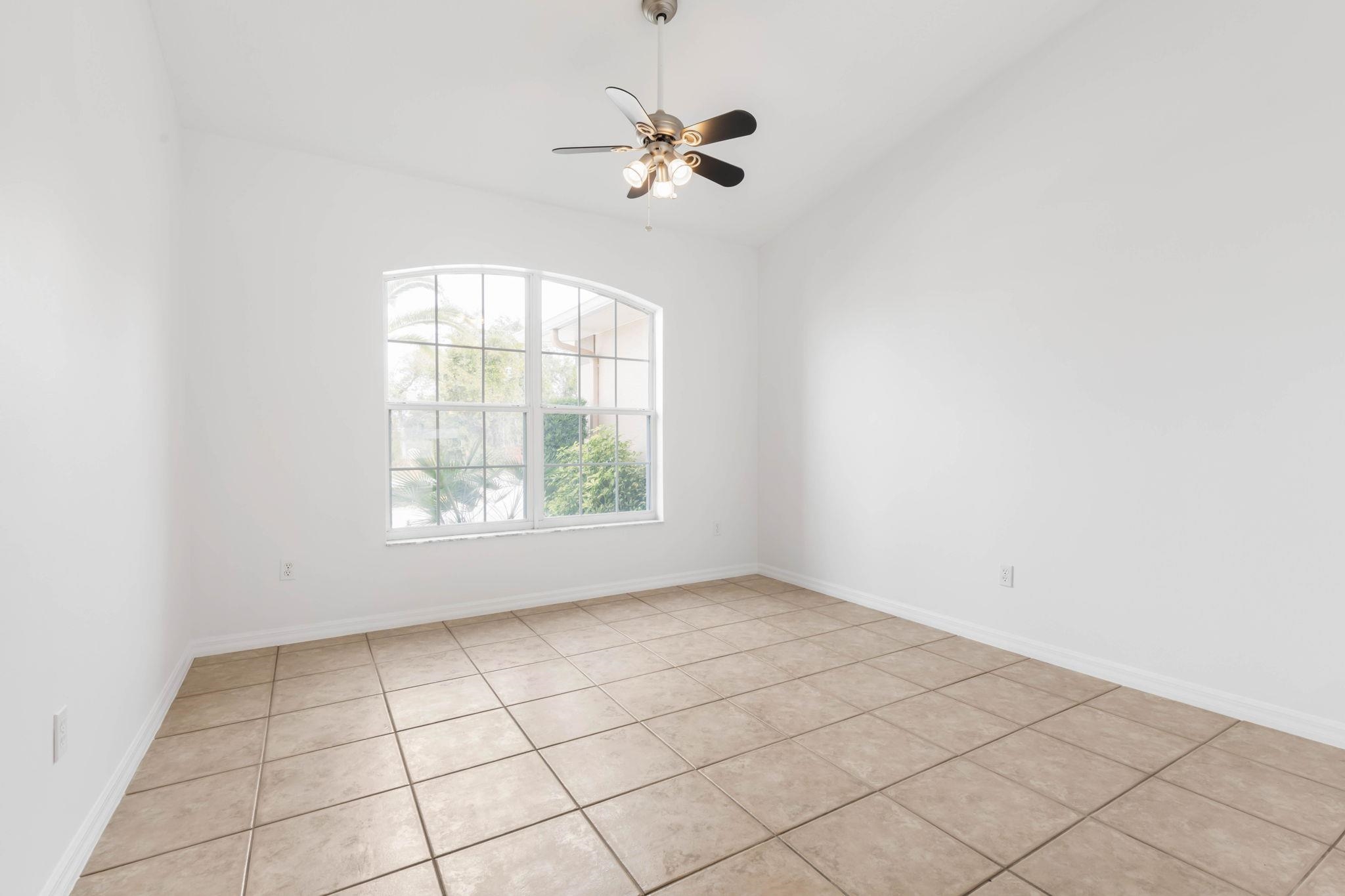 Image 12 of 53 For 11 Firethorn Ln