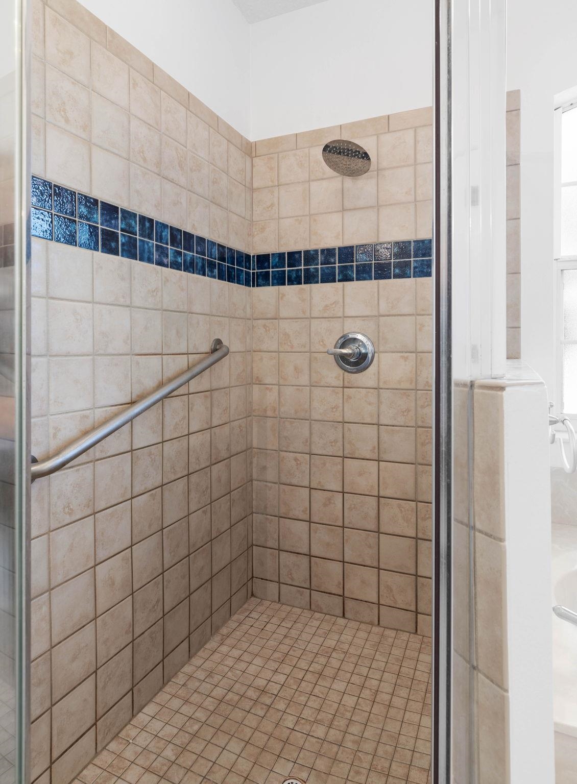 Image 30 of 53 For 11 Firethorn Ln