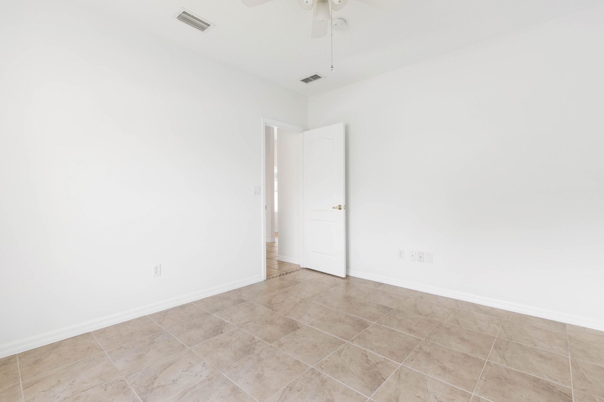 Image 34 of 53 For 11 Firethorn Ln