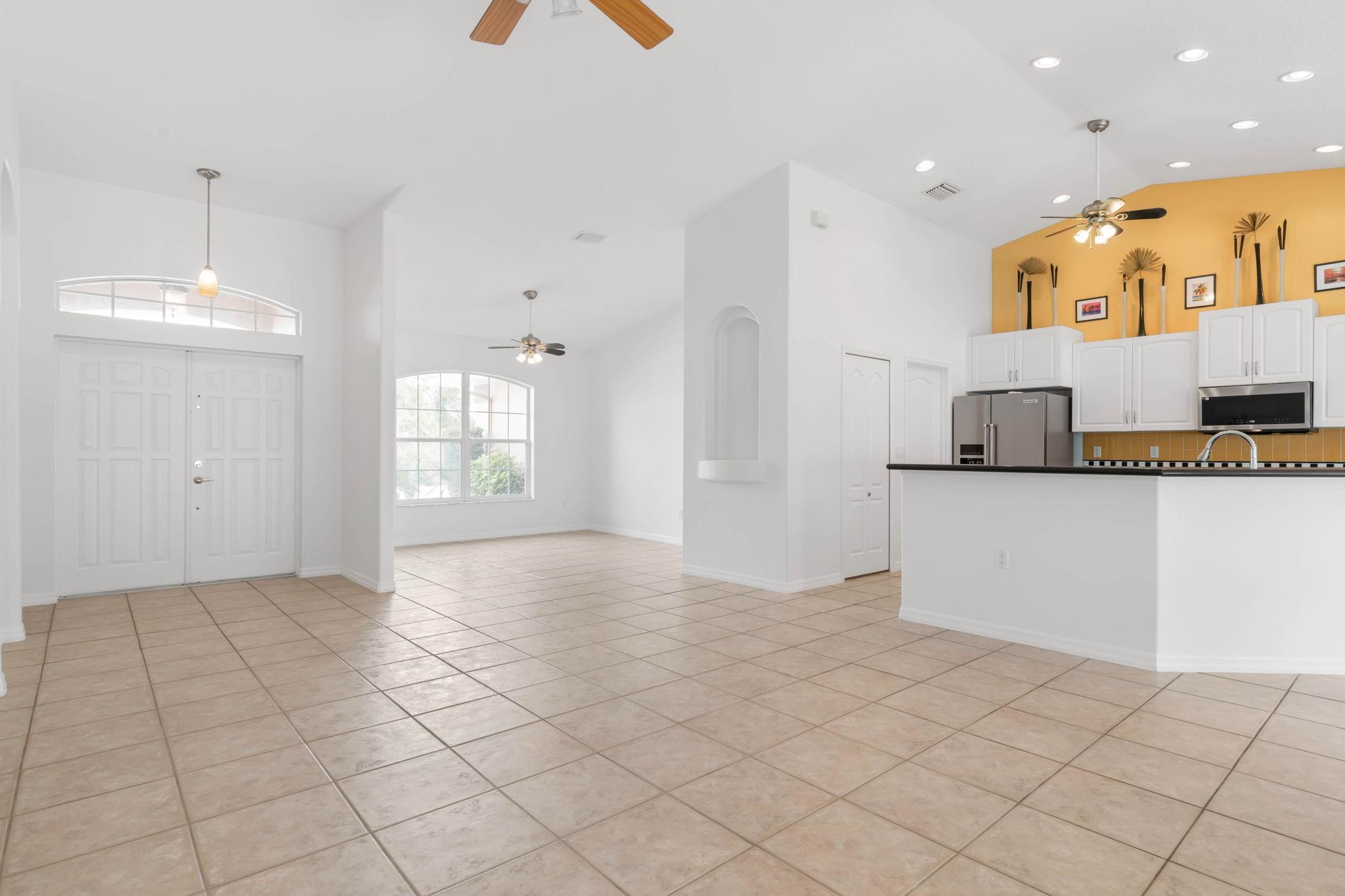 Image 6 of 53 For 11 Firethorn Ln