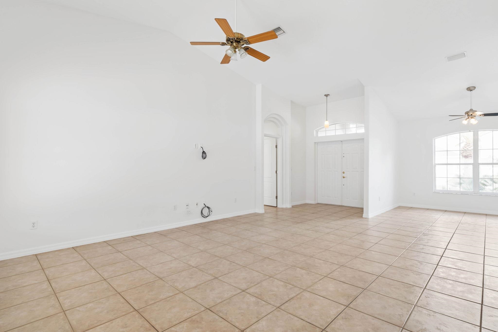 Image 7 of 53 For 11 Firethorn Ln