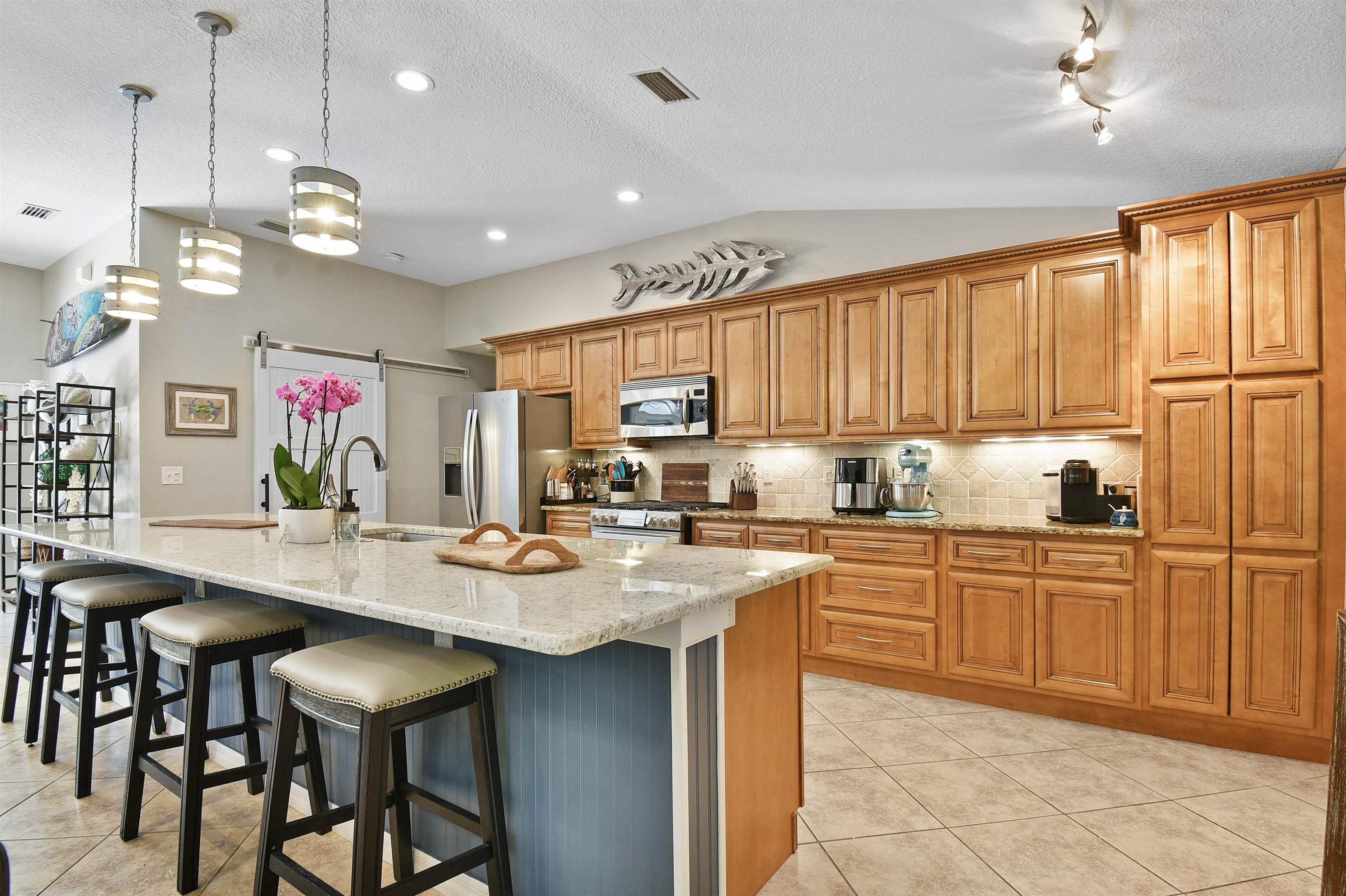 Image 11 of 60 For 123 Whispering Oaks Cir