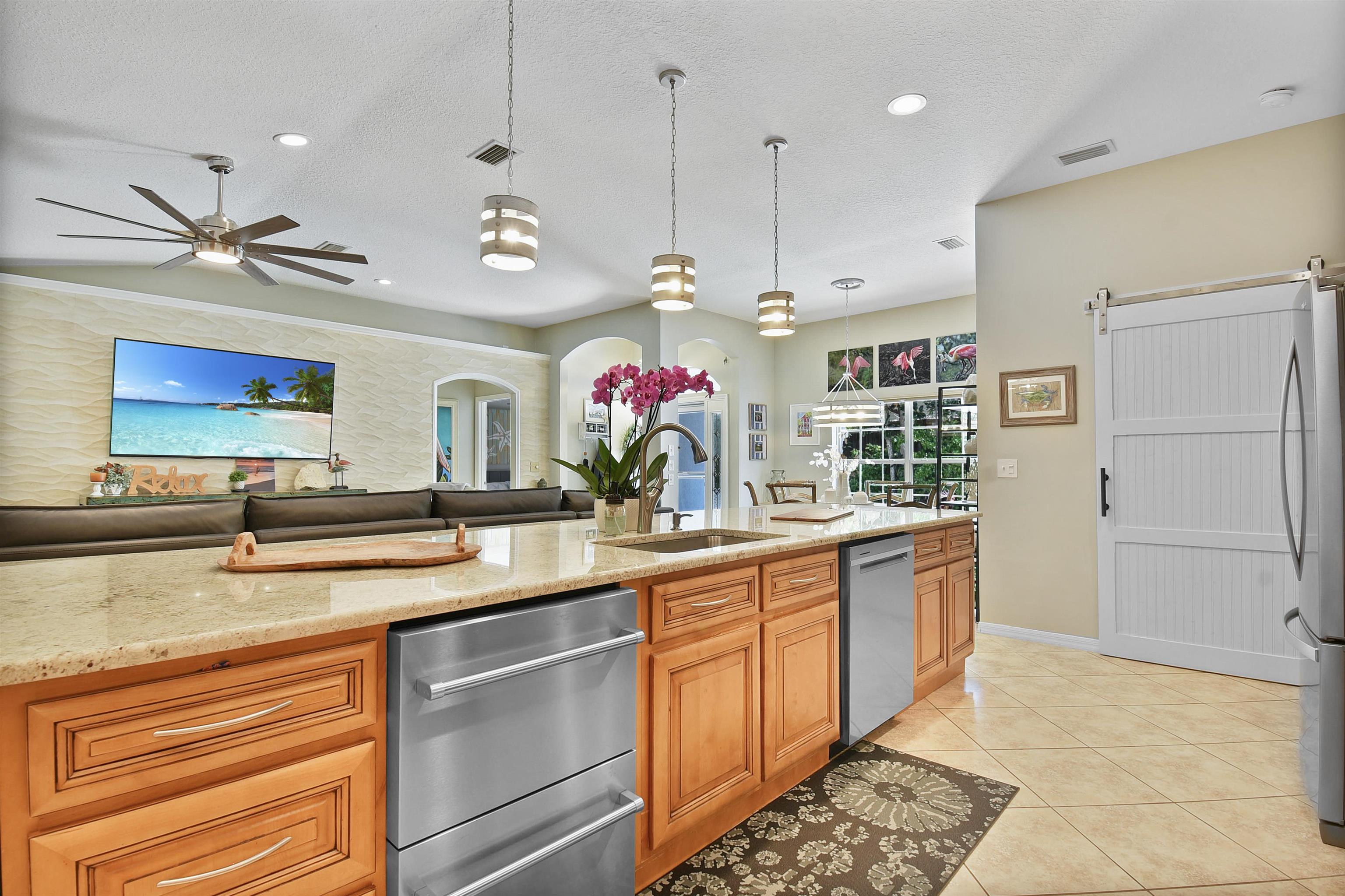Image 12 of 60 For 123 Whispering Oaks Cir