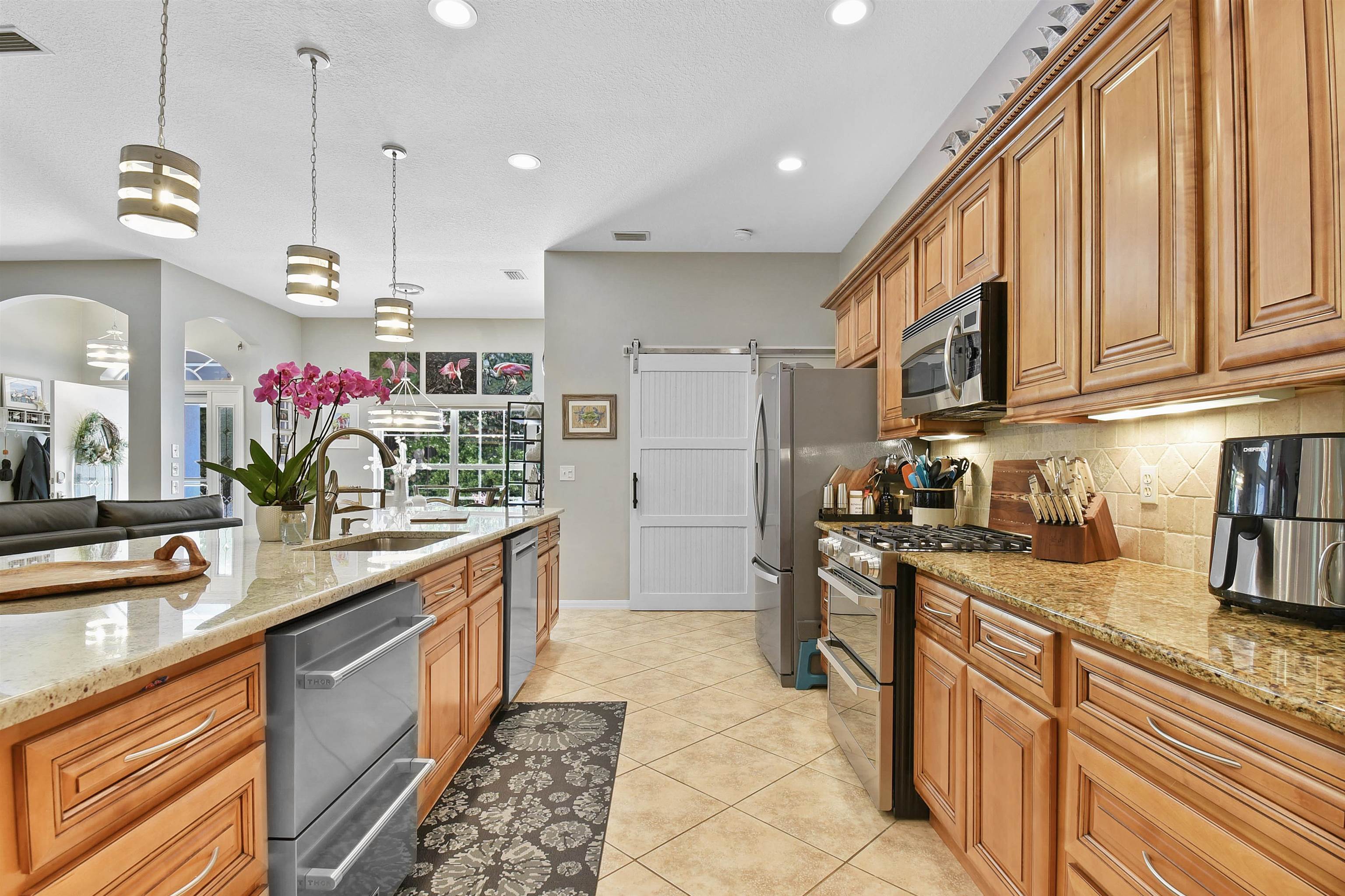 Image 13 of 60 For 123 Whispering Oaks Cir