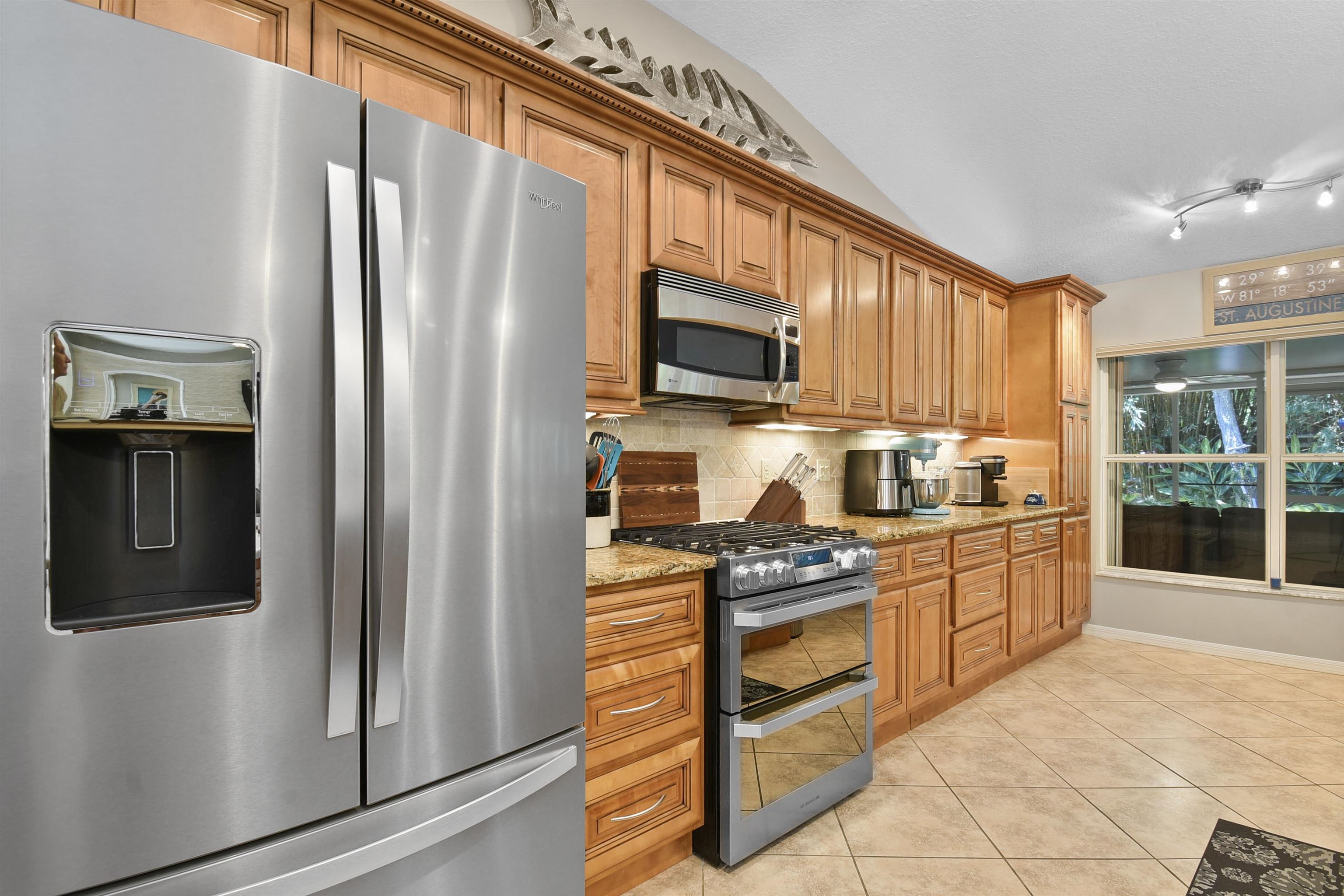 Image 14 of 60 For 123 Whispering Oaks Cir