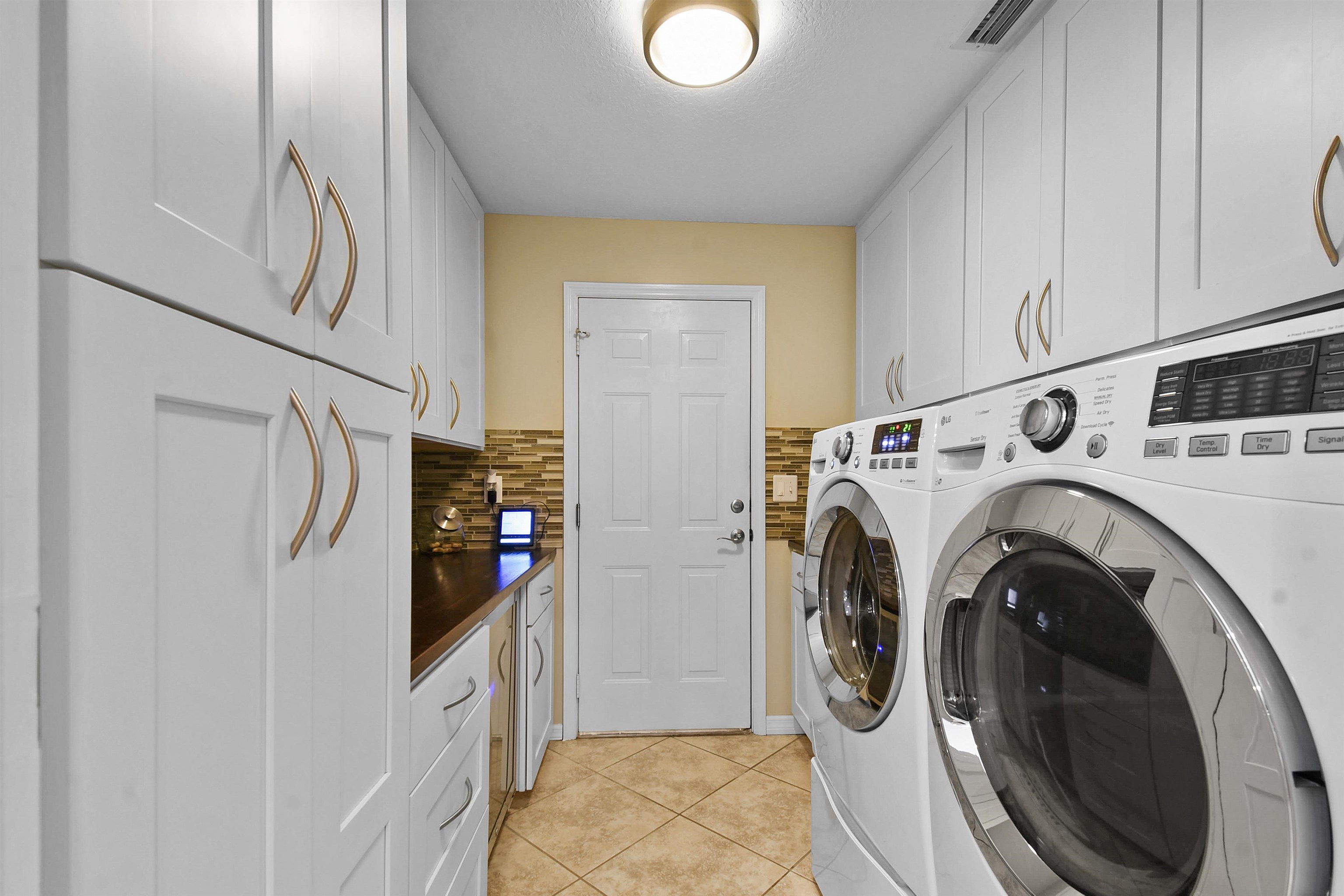 Image 16 of 60 For 123 Whispering Oaks Cir