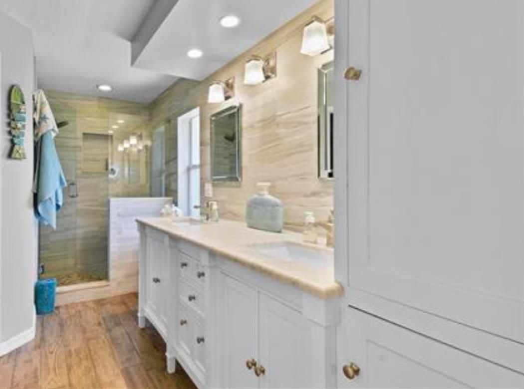 Image 21 of 60 For 123 Whispering Oaks Cir