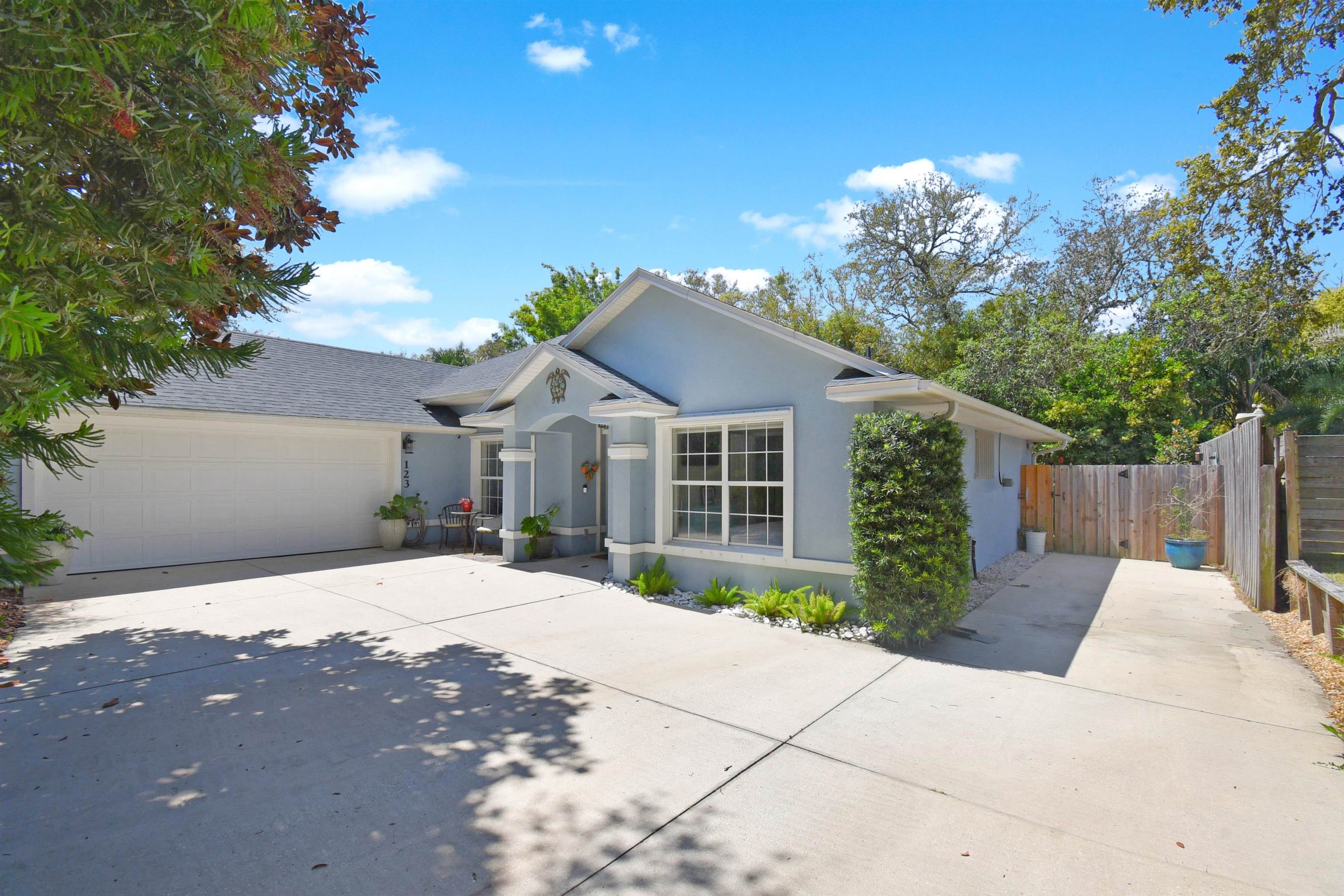 Image 4 of 60 For 123 Whispering Oaks Cir