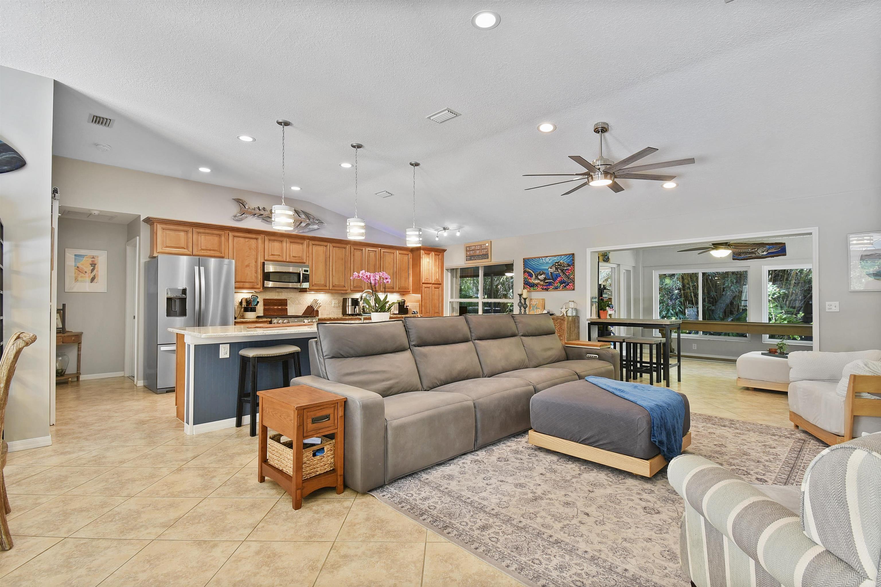 Image 7 of 60 For 123 Whispering Oaks Cir