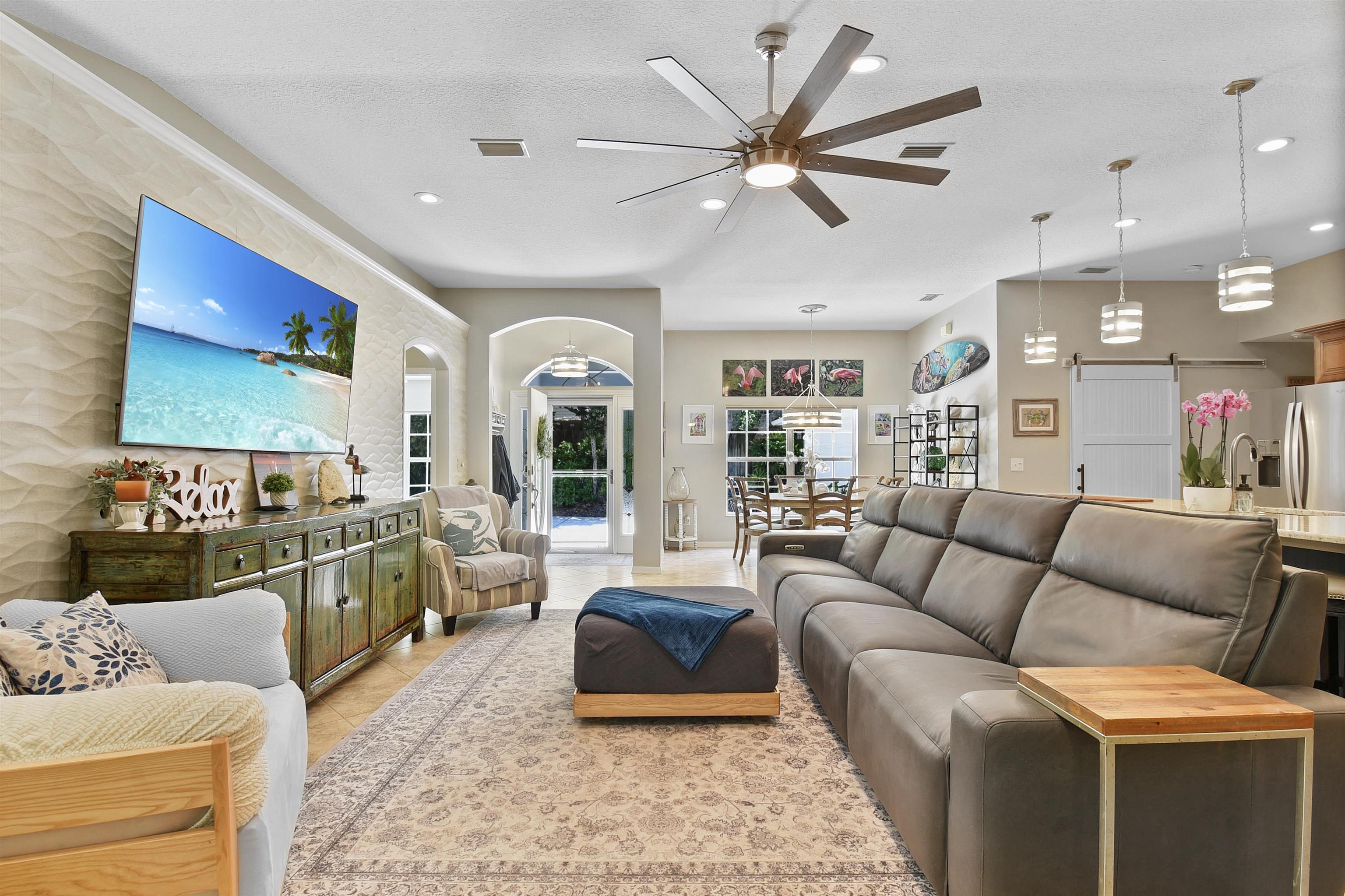 Image 8 of 60 For 123 Whispering Oaks Cir