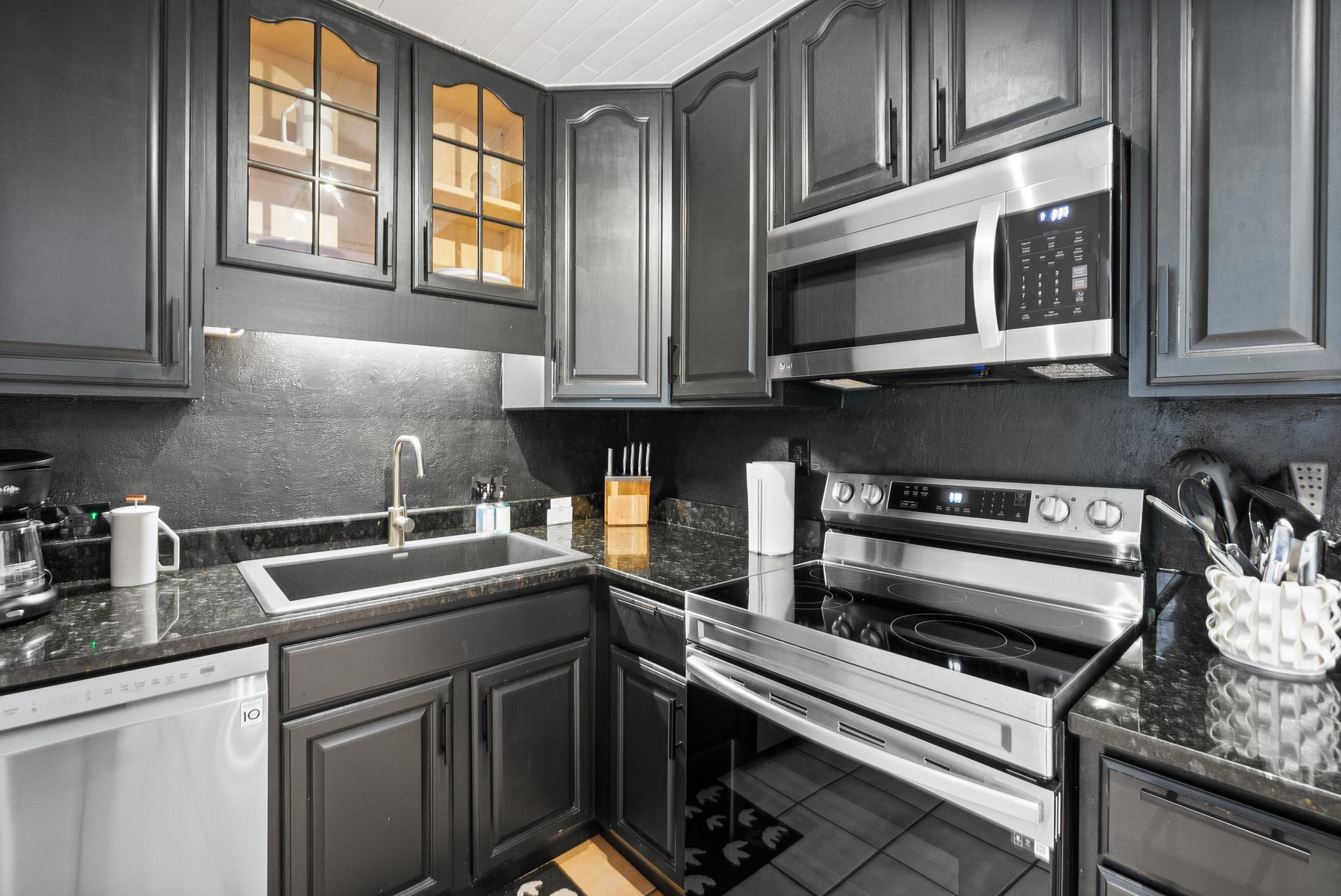 Image 20 of 69 For 11 Madeira Dr