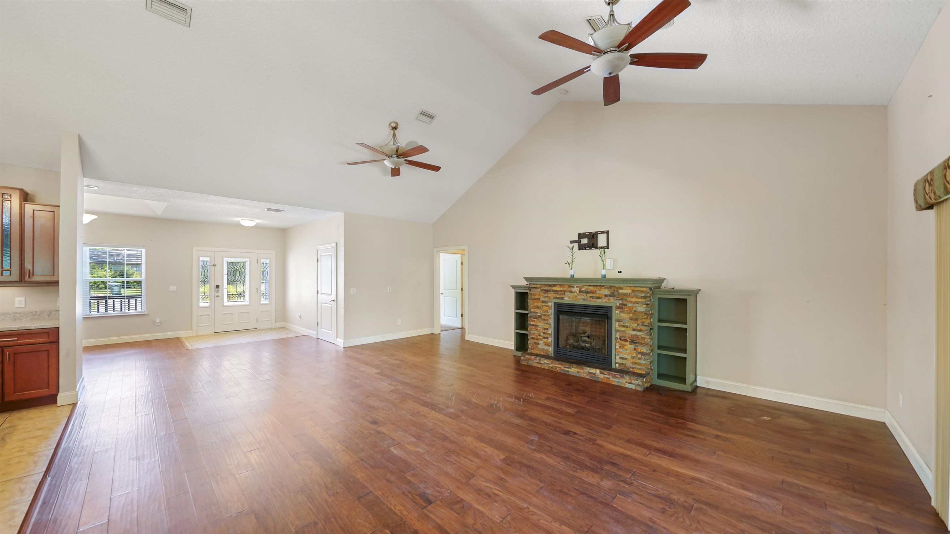 Image 10 of 52 For 2129 Diana Dr