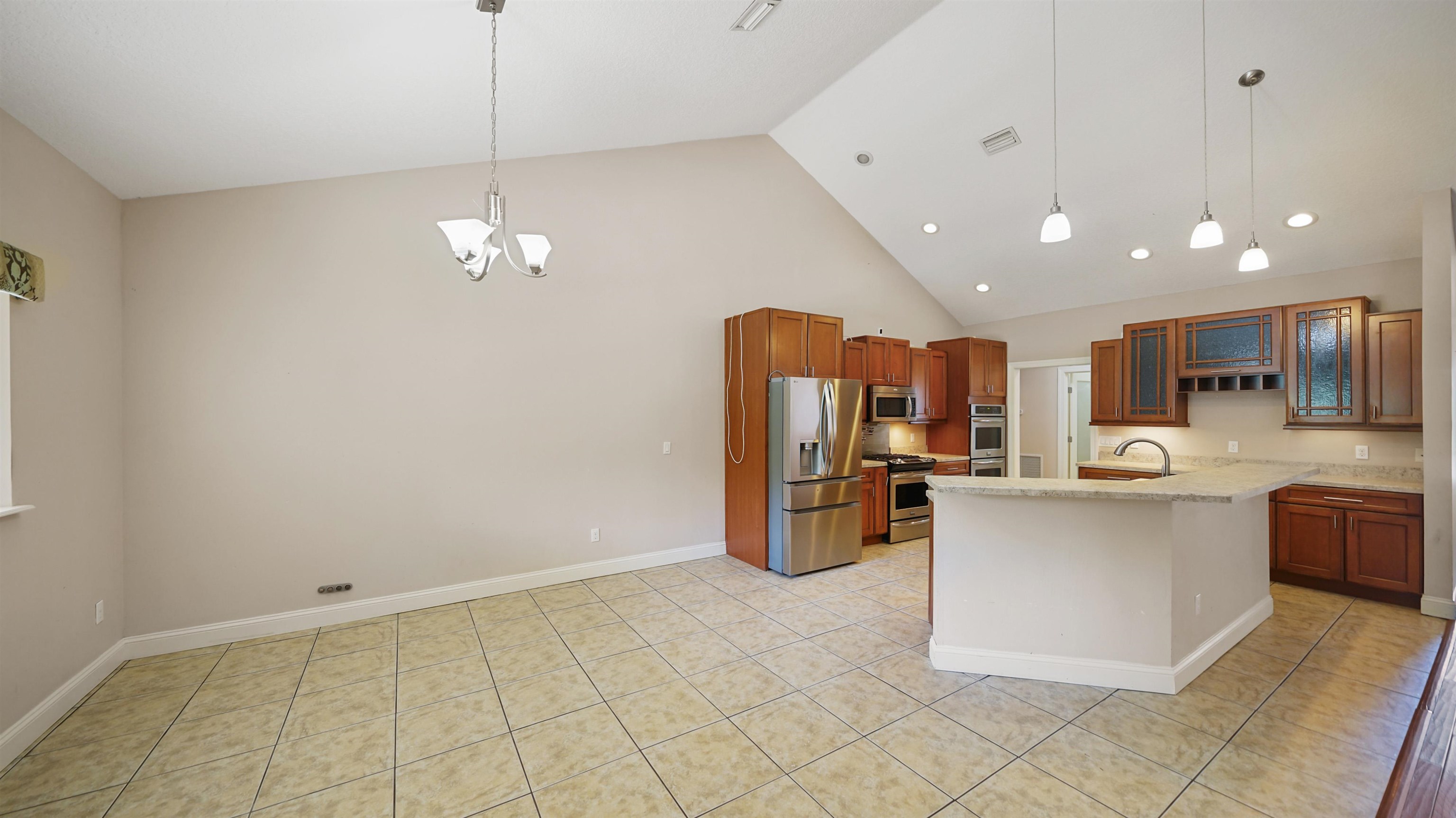 Image 11 of 52 For 2129 Diana Dr