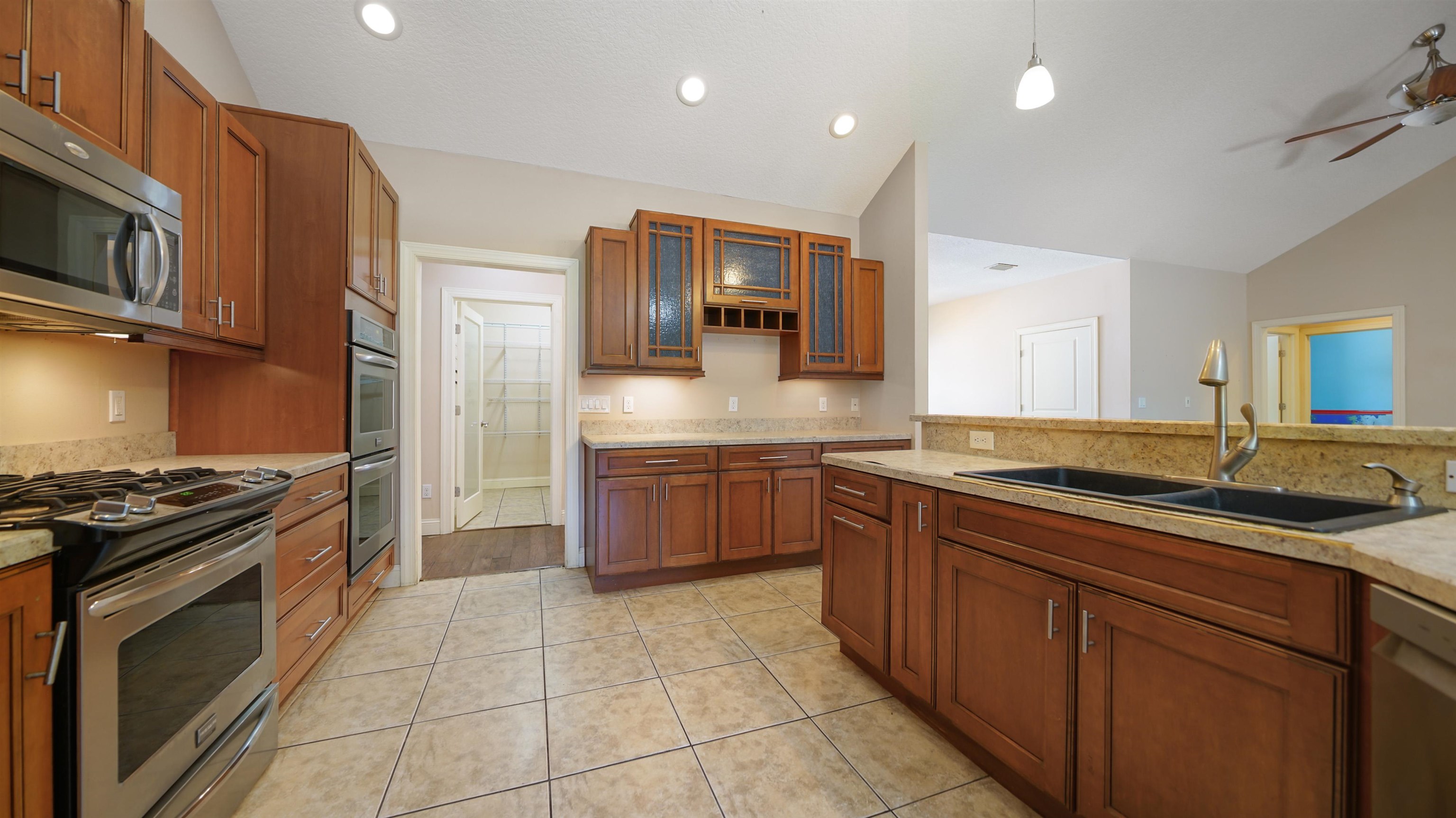 Image 14 of 52 For 2129 Diana Dr