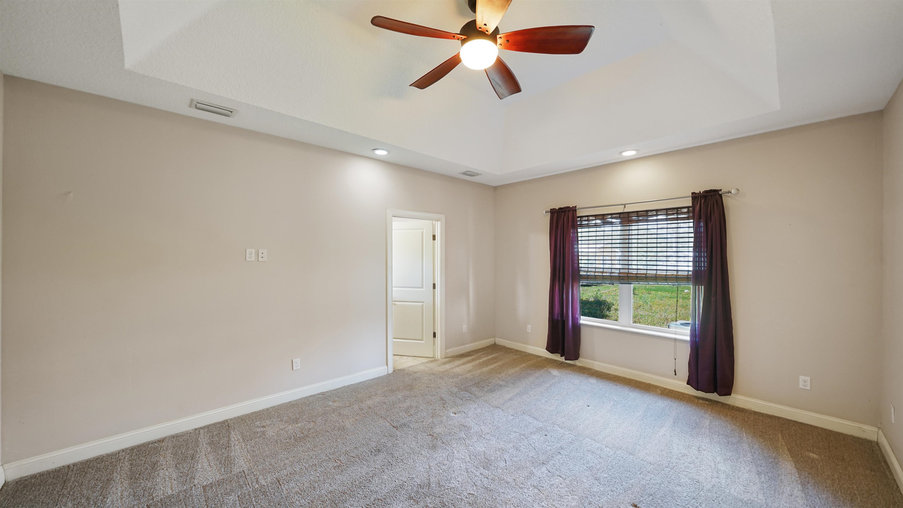 Image 15 of 52 For 2129 Diana Dr