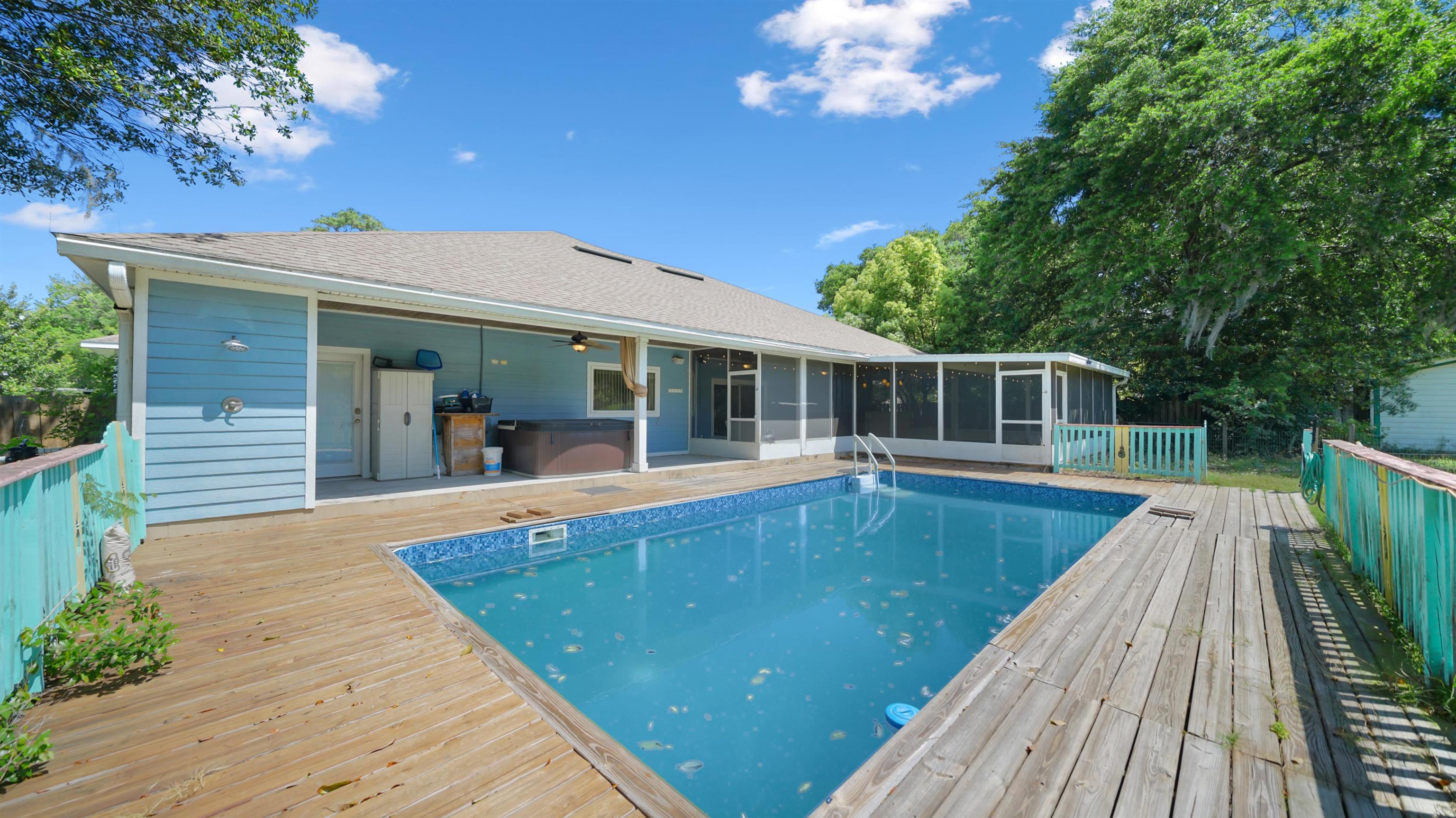 Image 2 of 52 For 2129 Diana Dr