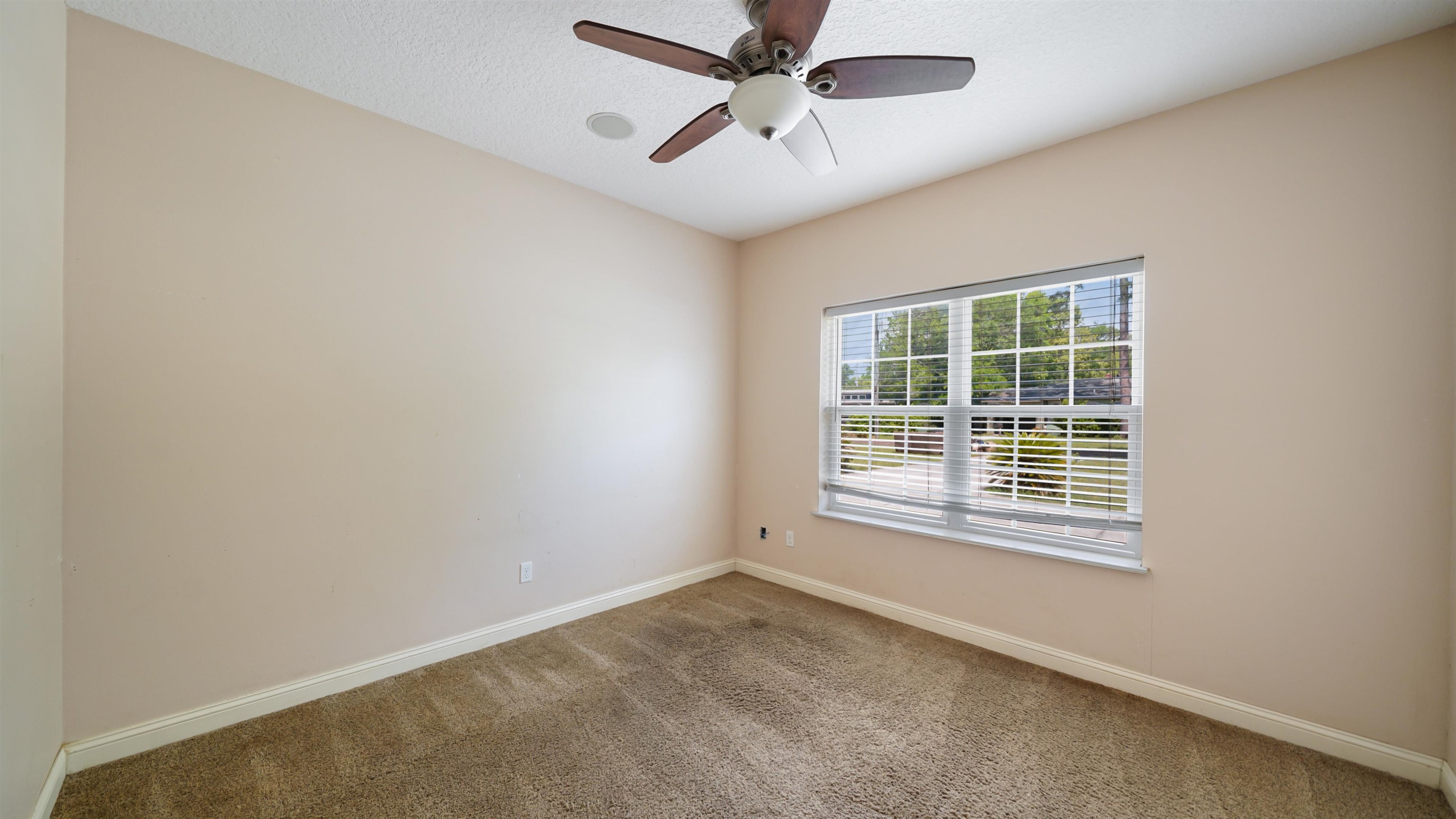 Image 21 of 52 For 2129 Diana Dr