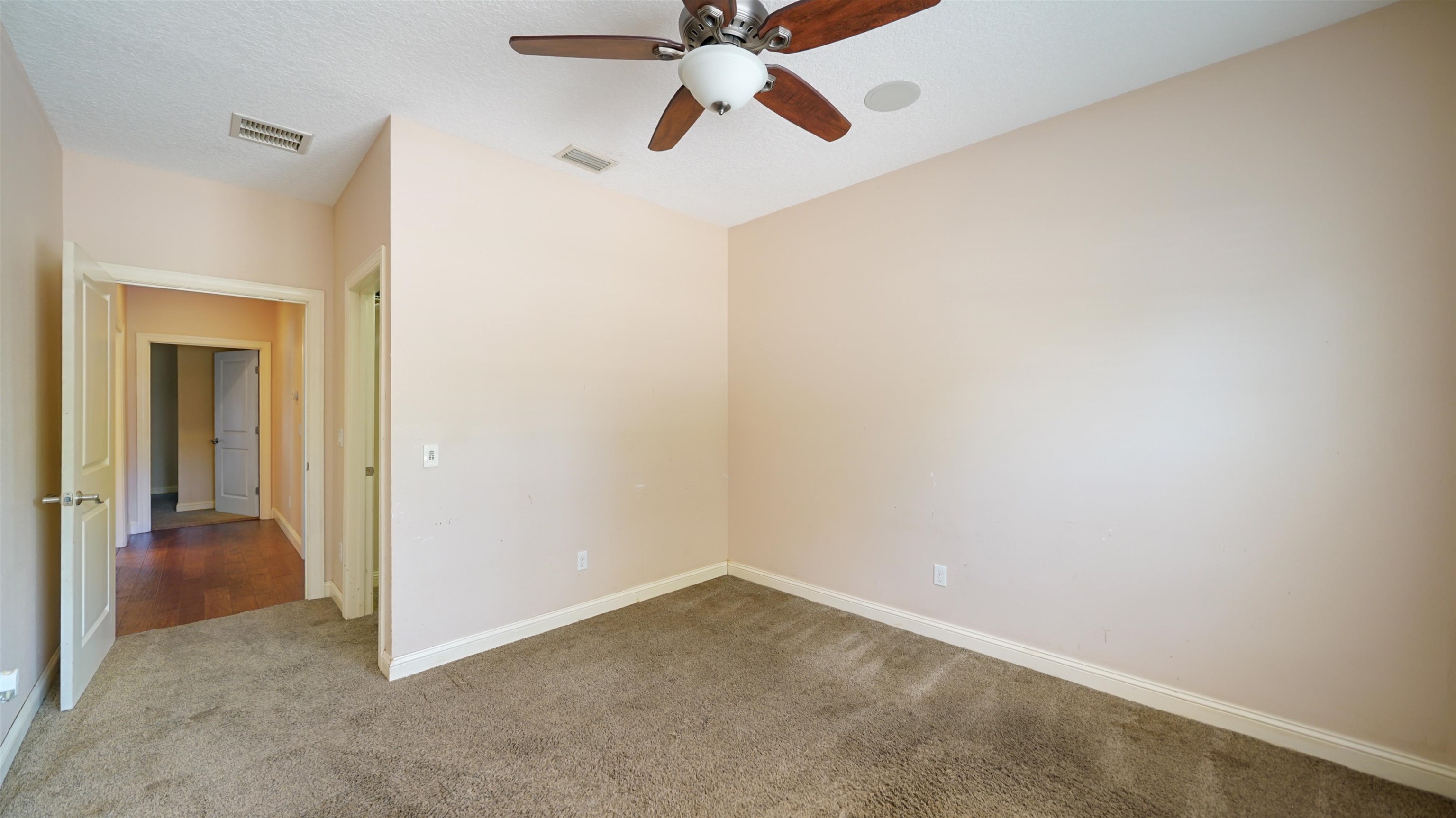 Image 22 of 52 For 2129 Diana Dr