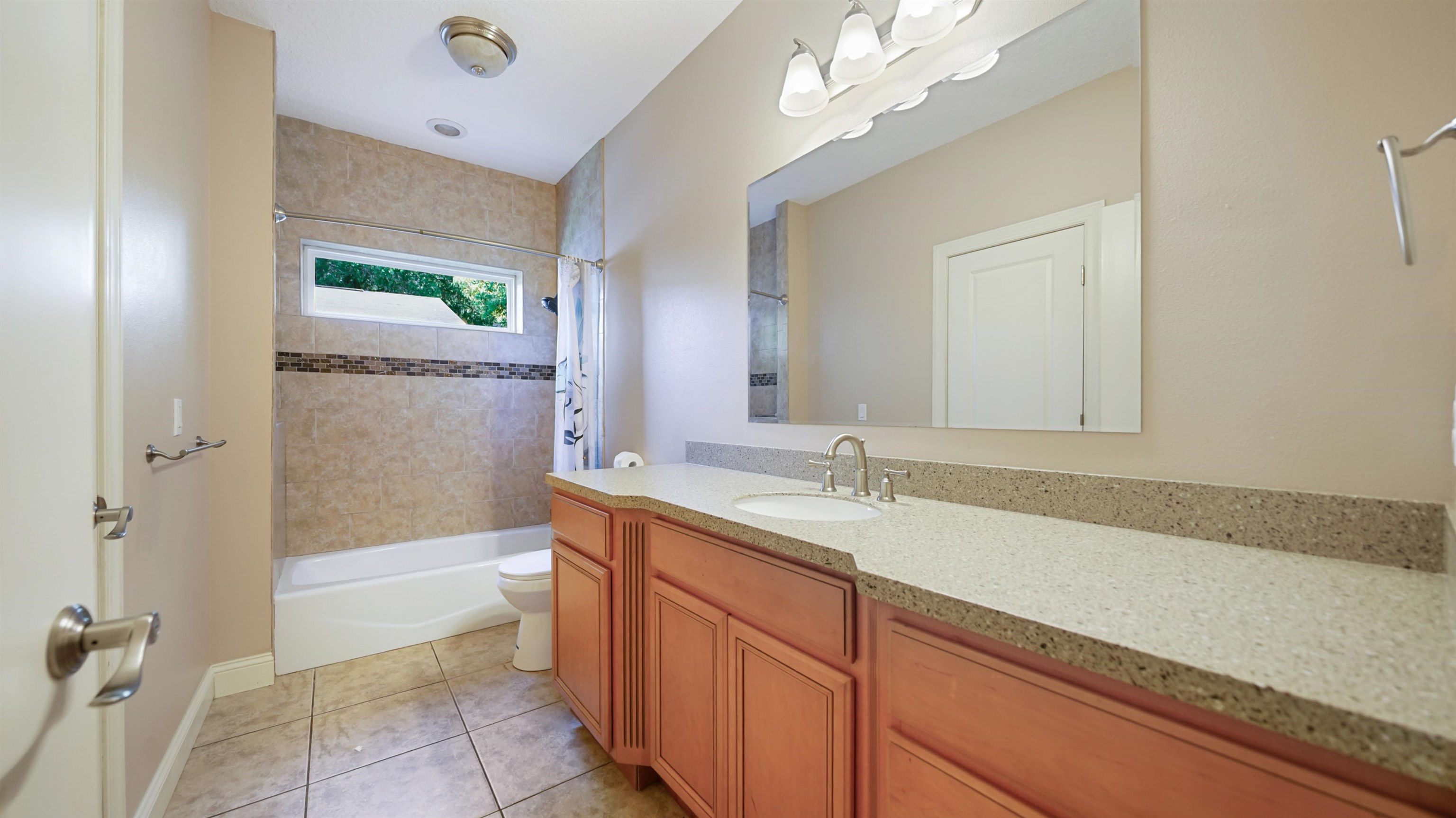 Image 23 of 52 For 2129 Diana Dr