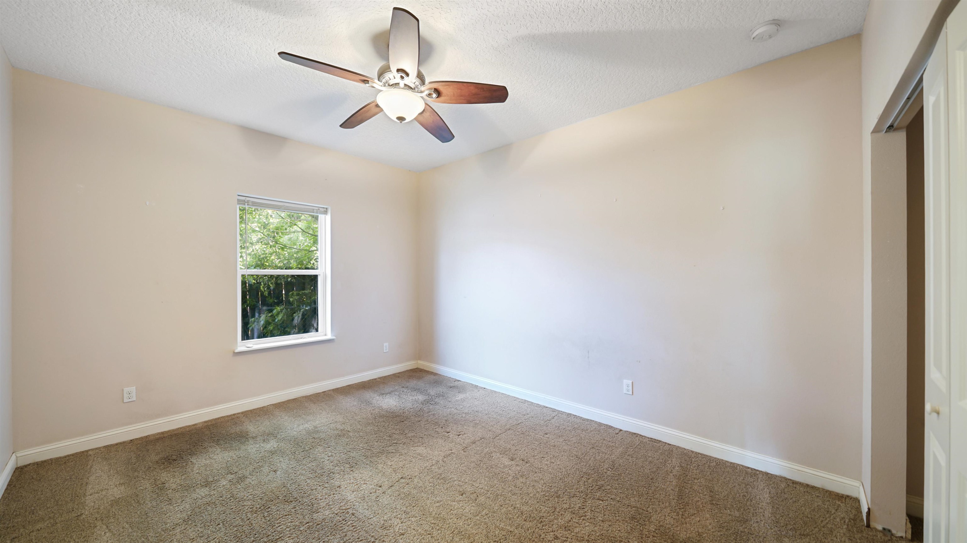 Image 25 of 52 For 2129 Diana Dr