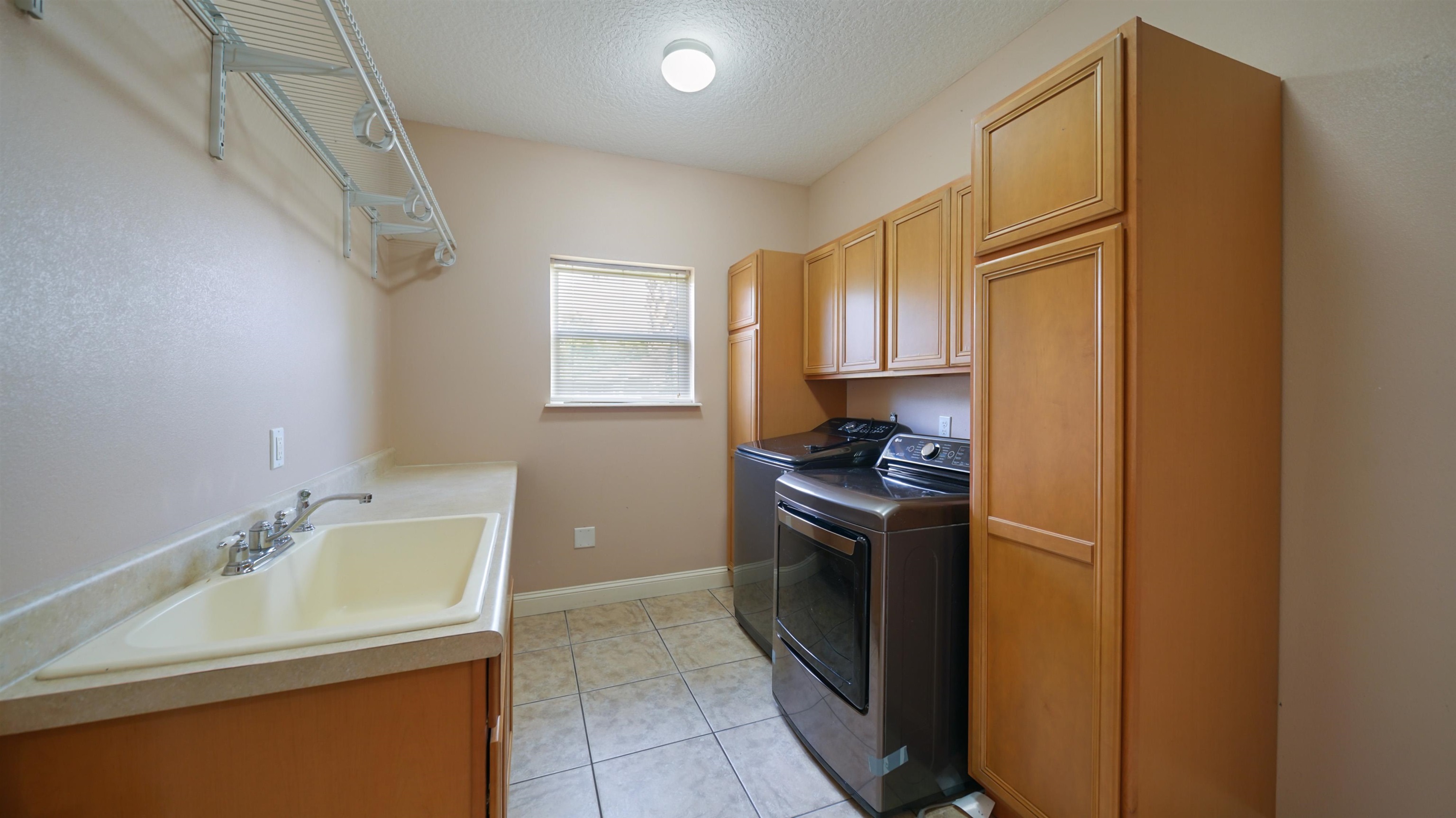 Image 27 of 52 For 2129 Diana Dr