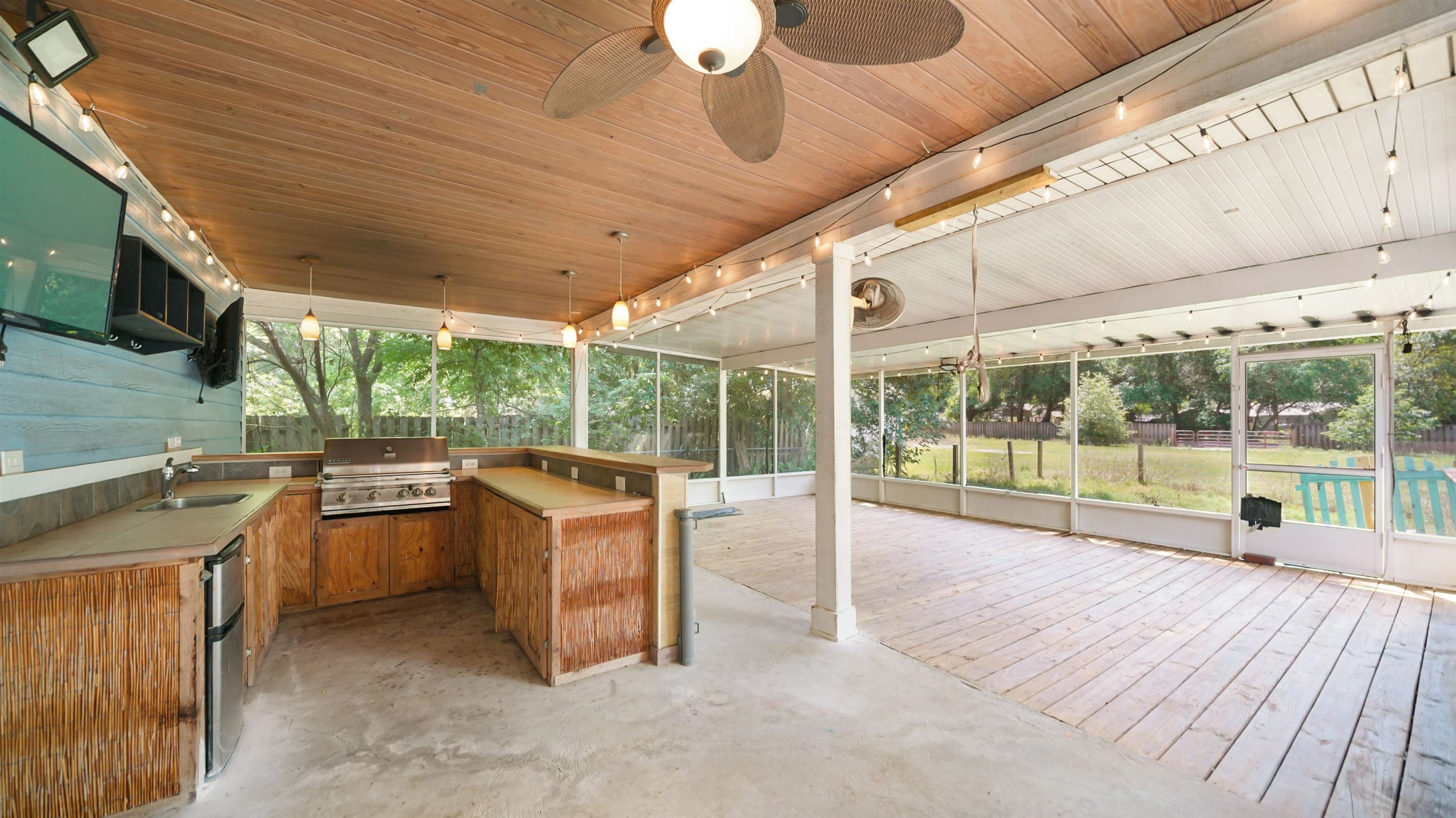 Image 29 of 52 For 2129 Diana Dr