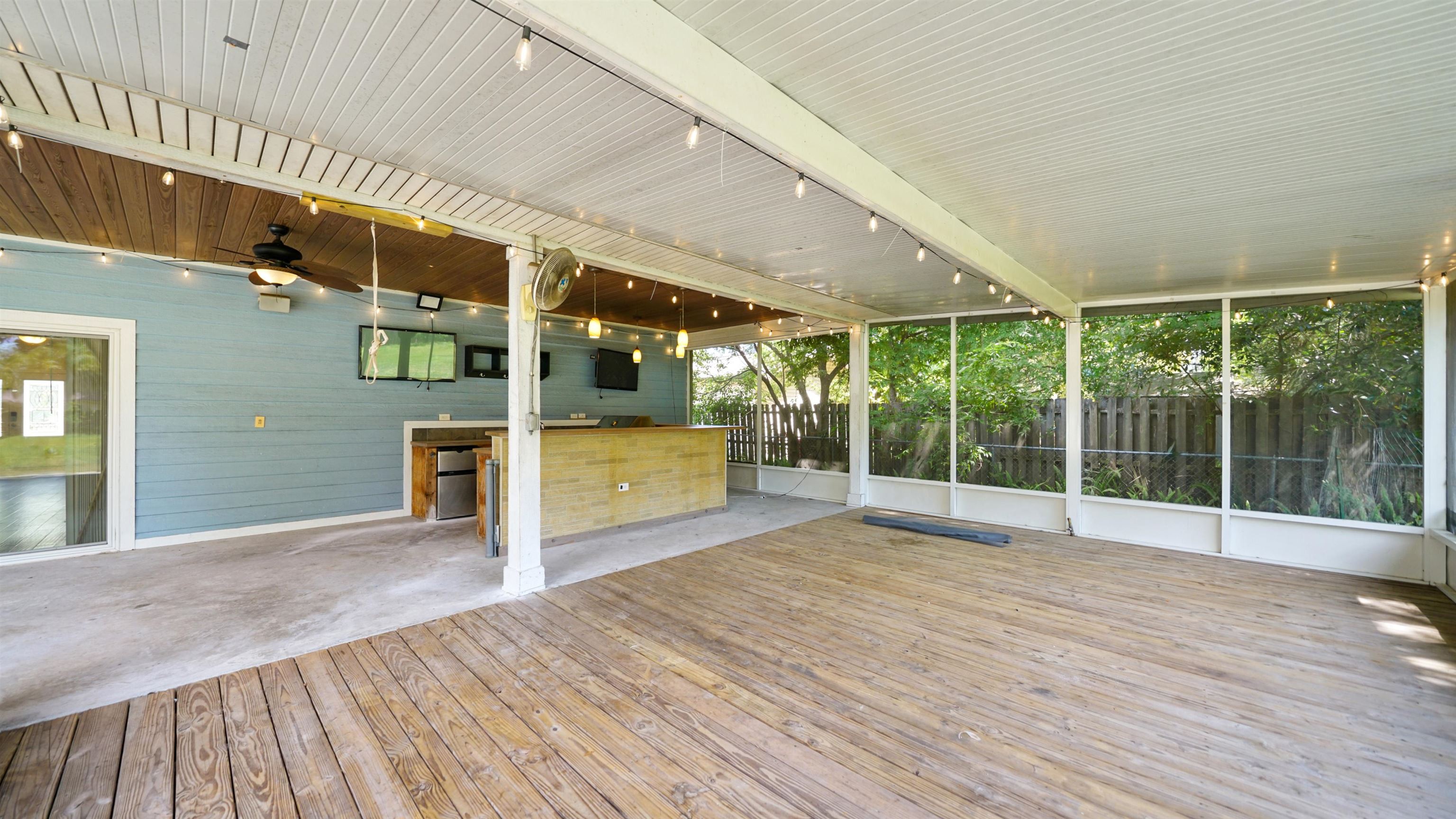 Image 31 of 52 For 2129 Diana Dr