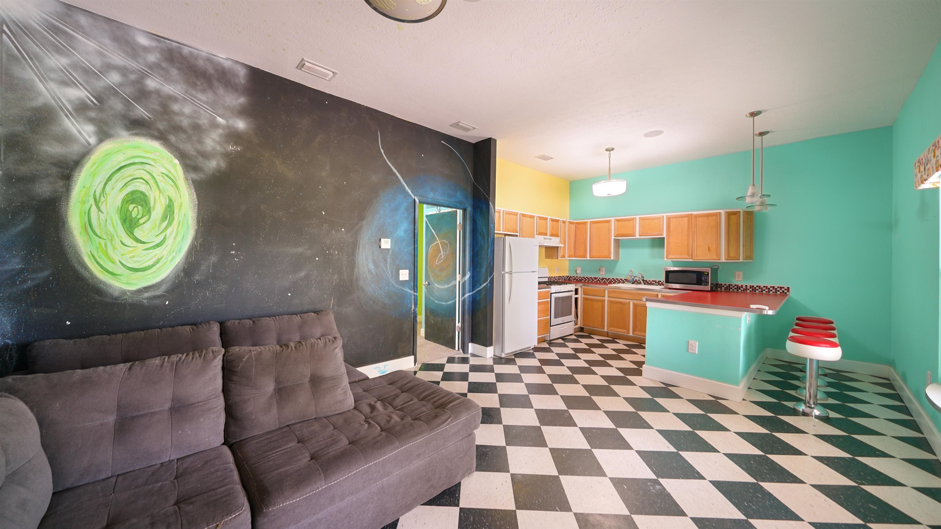 Image 37 of 52 For 2129 Diana Dr