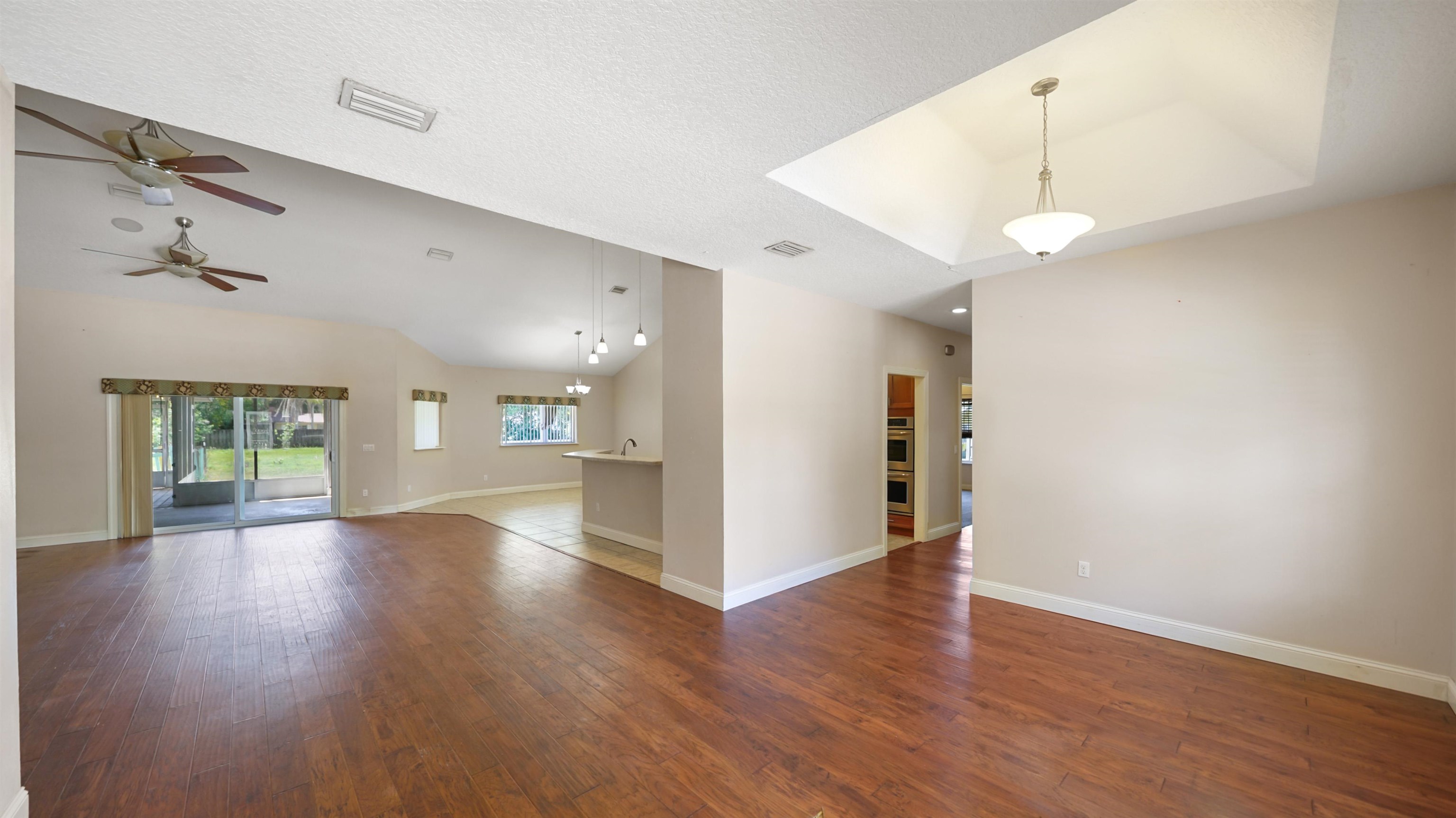 Image 5 of 52 For 2129 Diana Dr