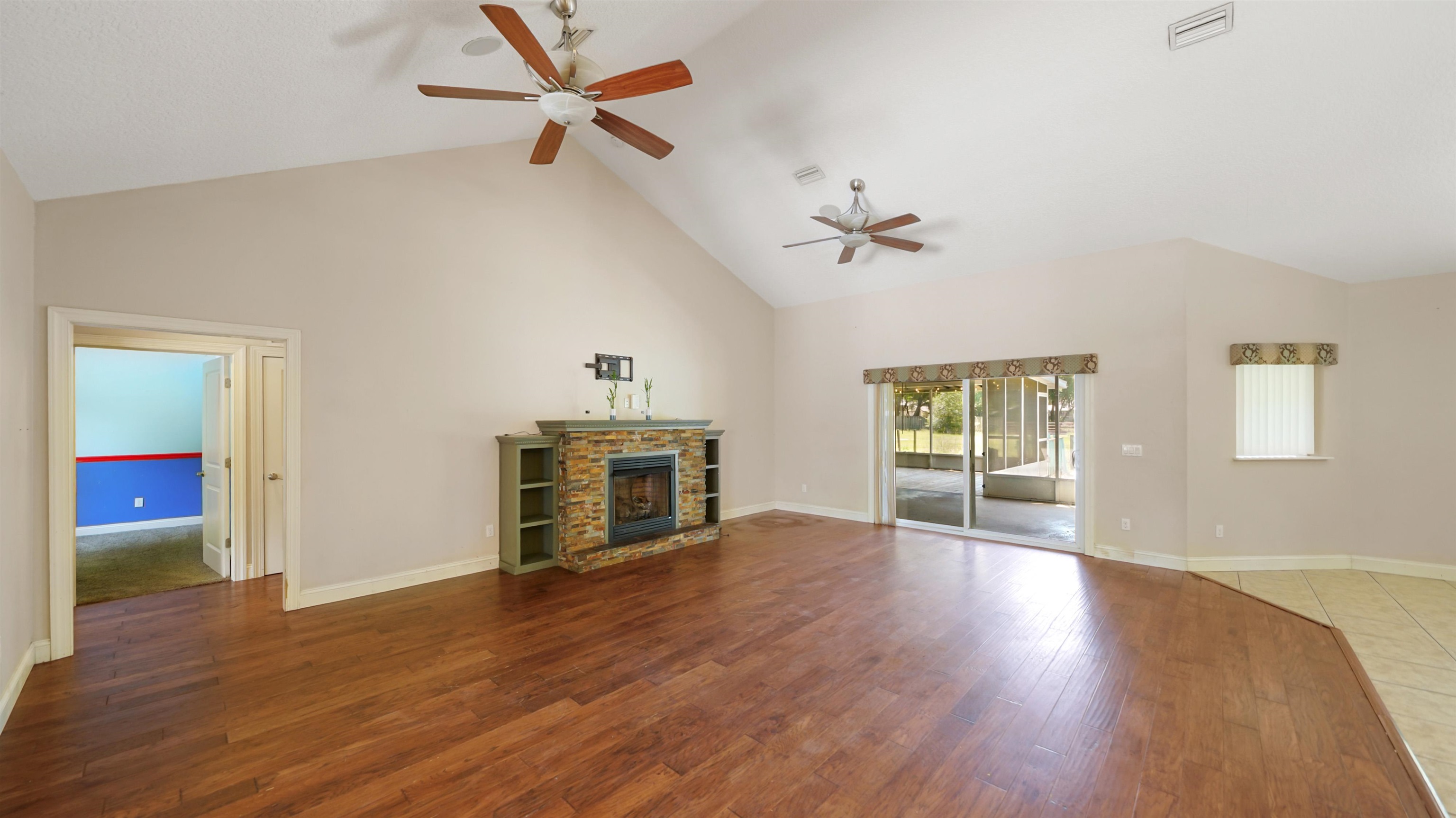 Image 7 of 52 For 2129 Diana Dr
