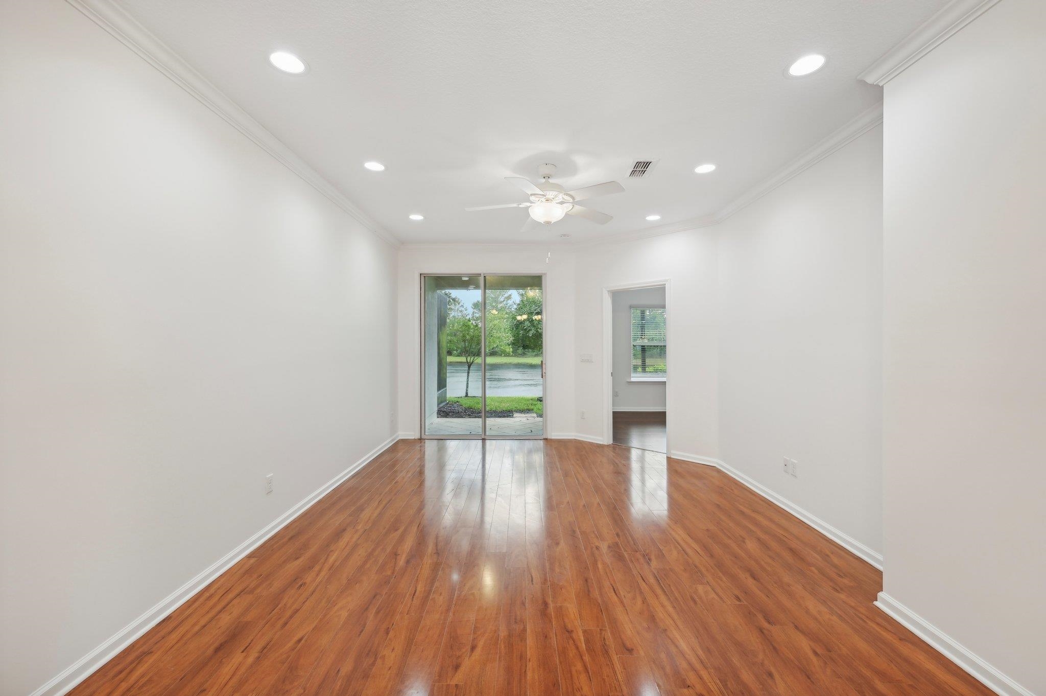 Image 13 of 41 For 165 Amistad Dr