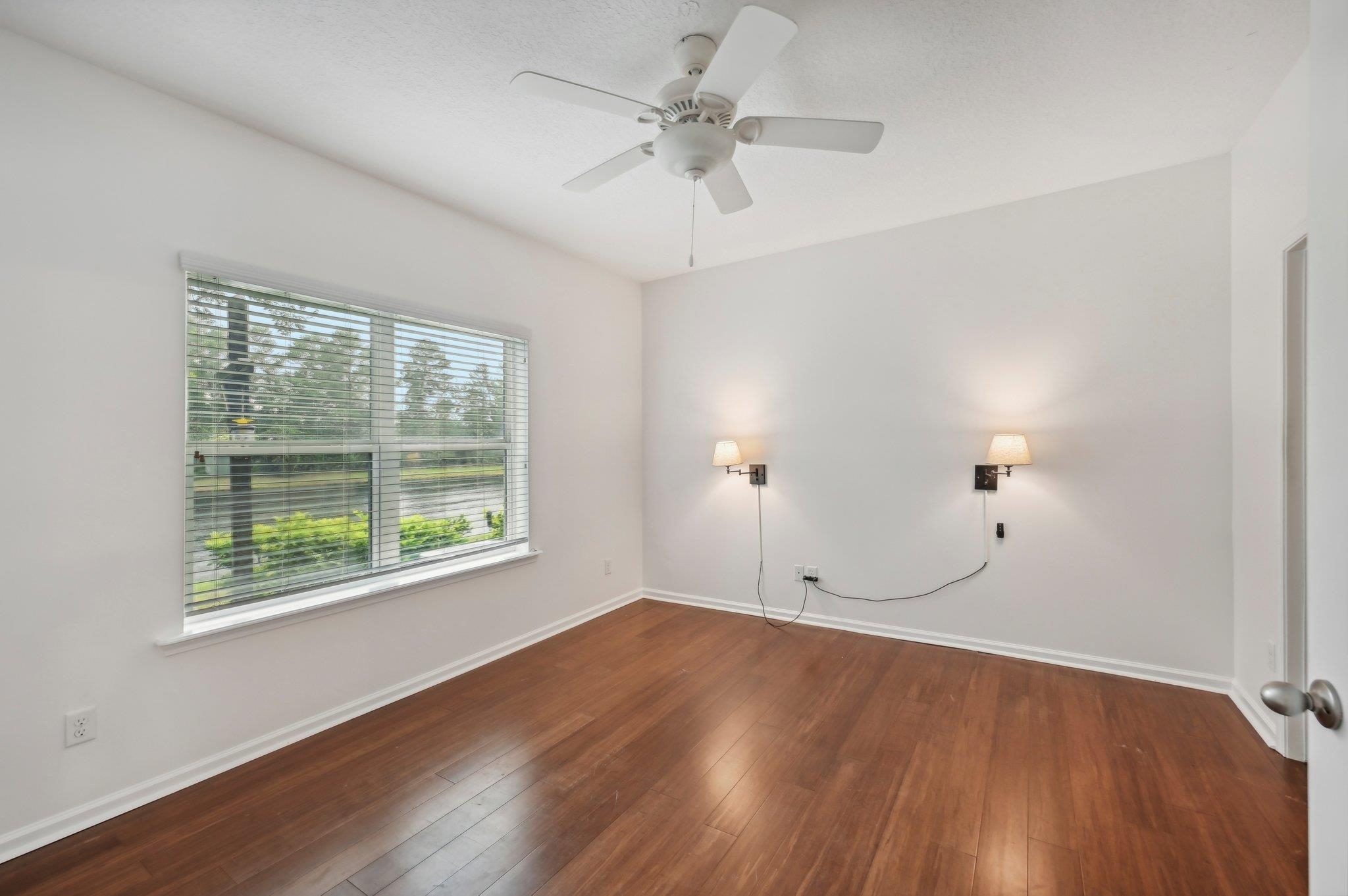 Image 14 of 41 For 165 Amistad Dr