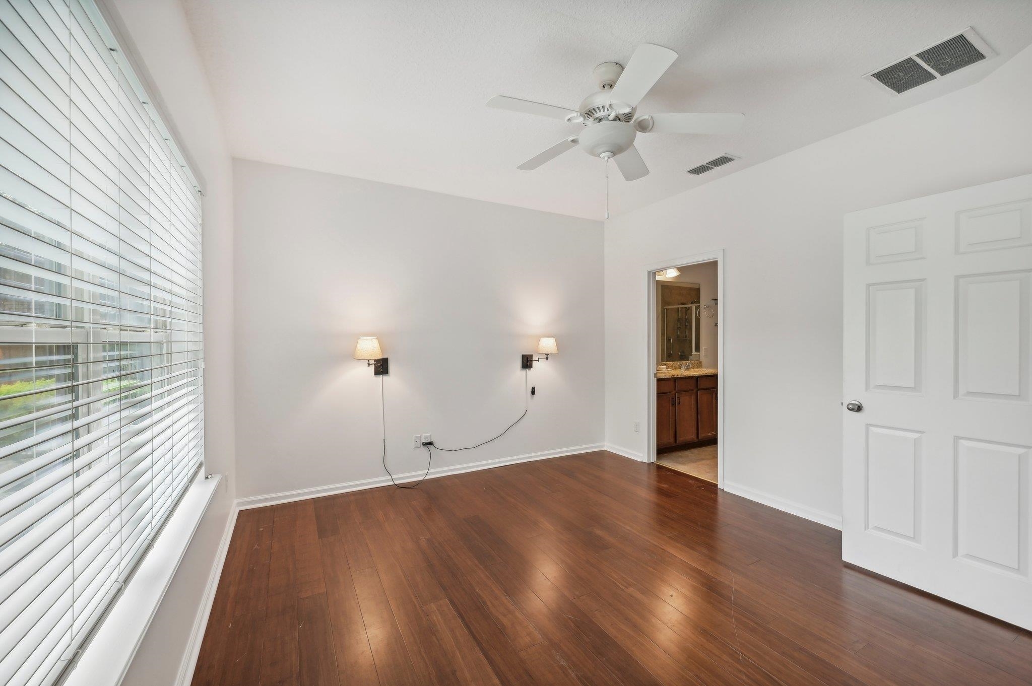 Image 16 of 41 For 165 Amistad Dr