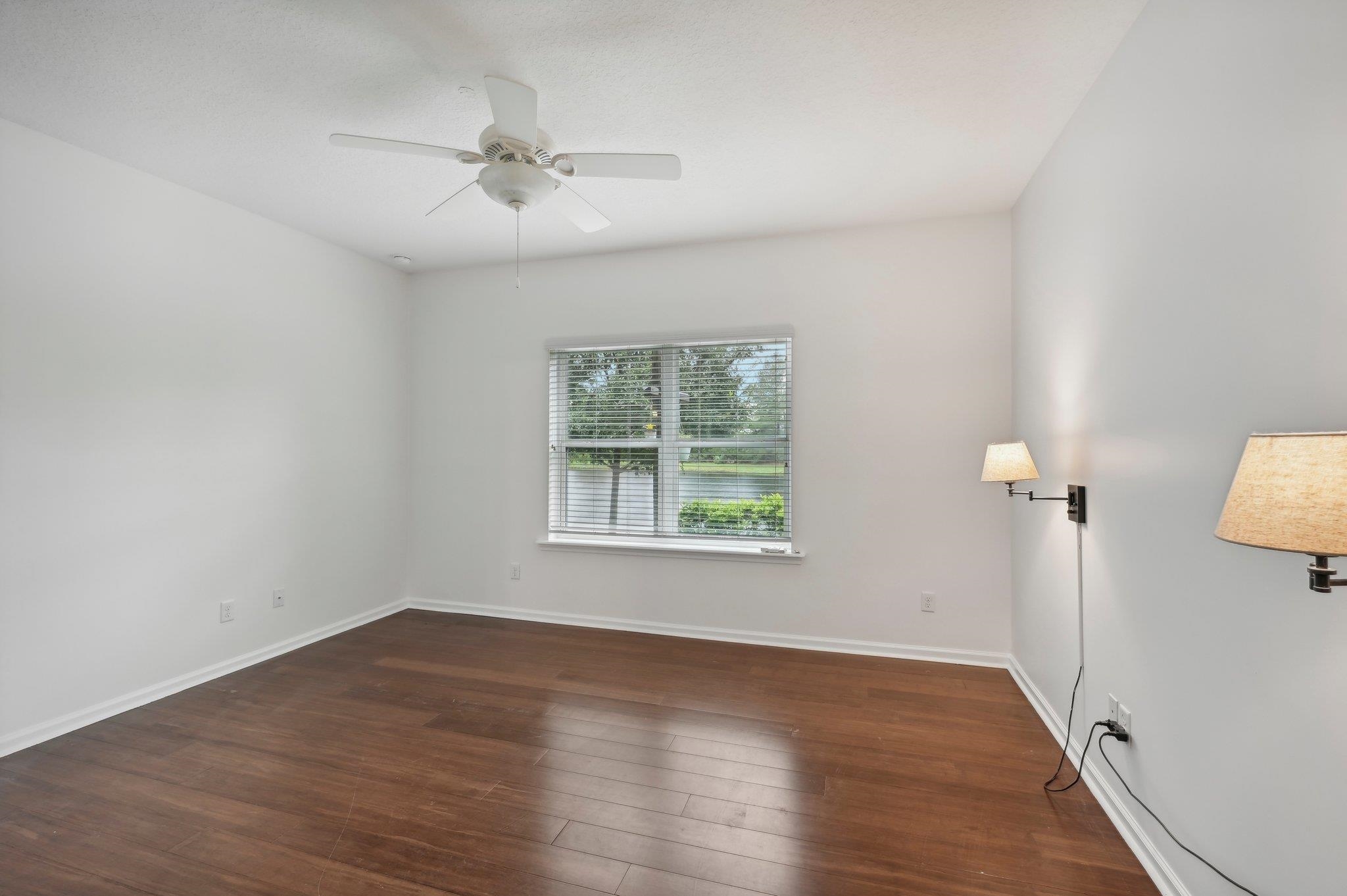 Image 18 of 41 For 165 Amistad Dr
