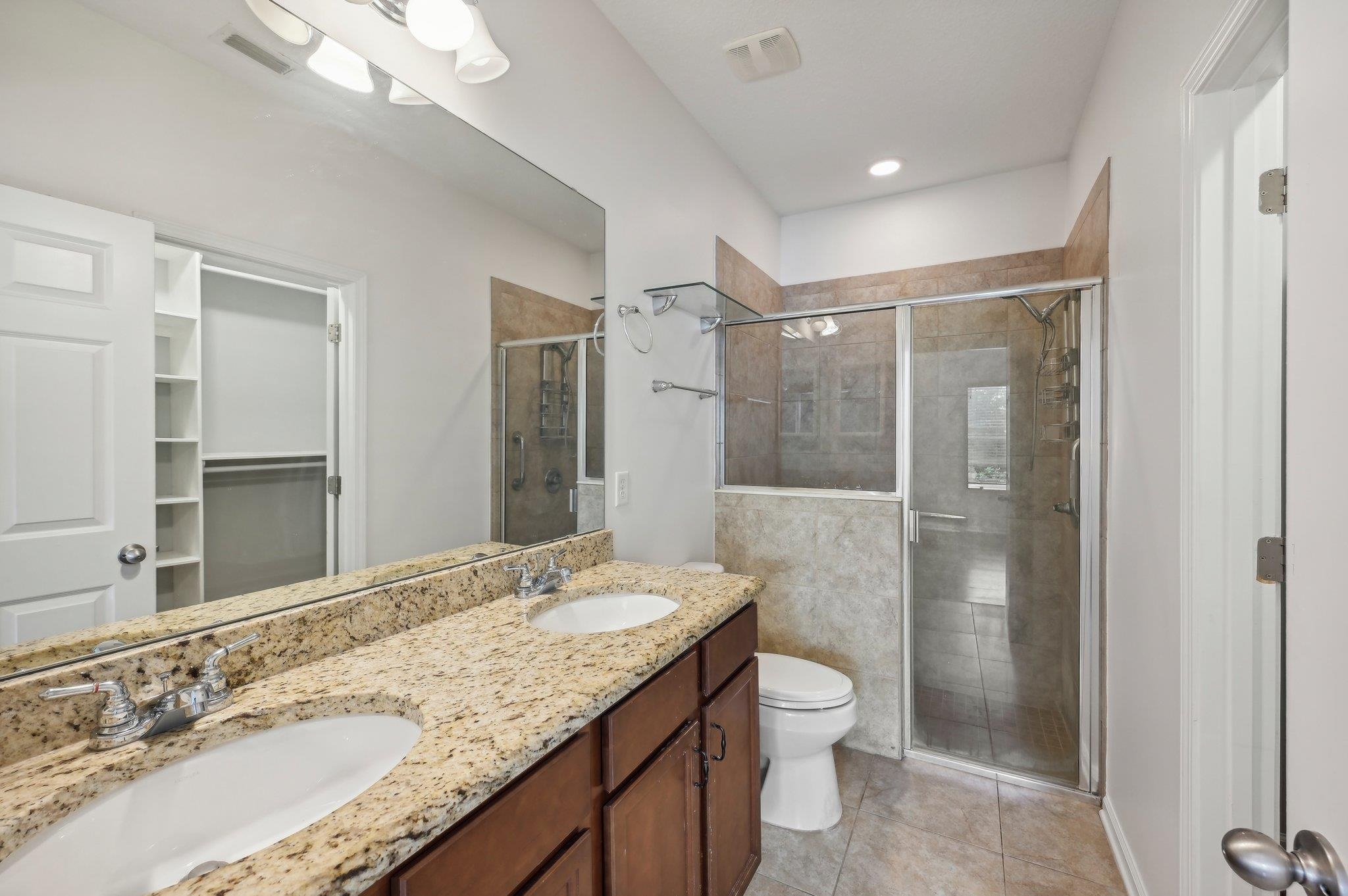 Image 19 of 41 For 165 Amistad Dr