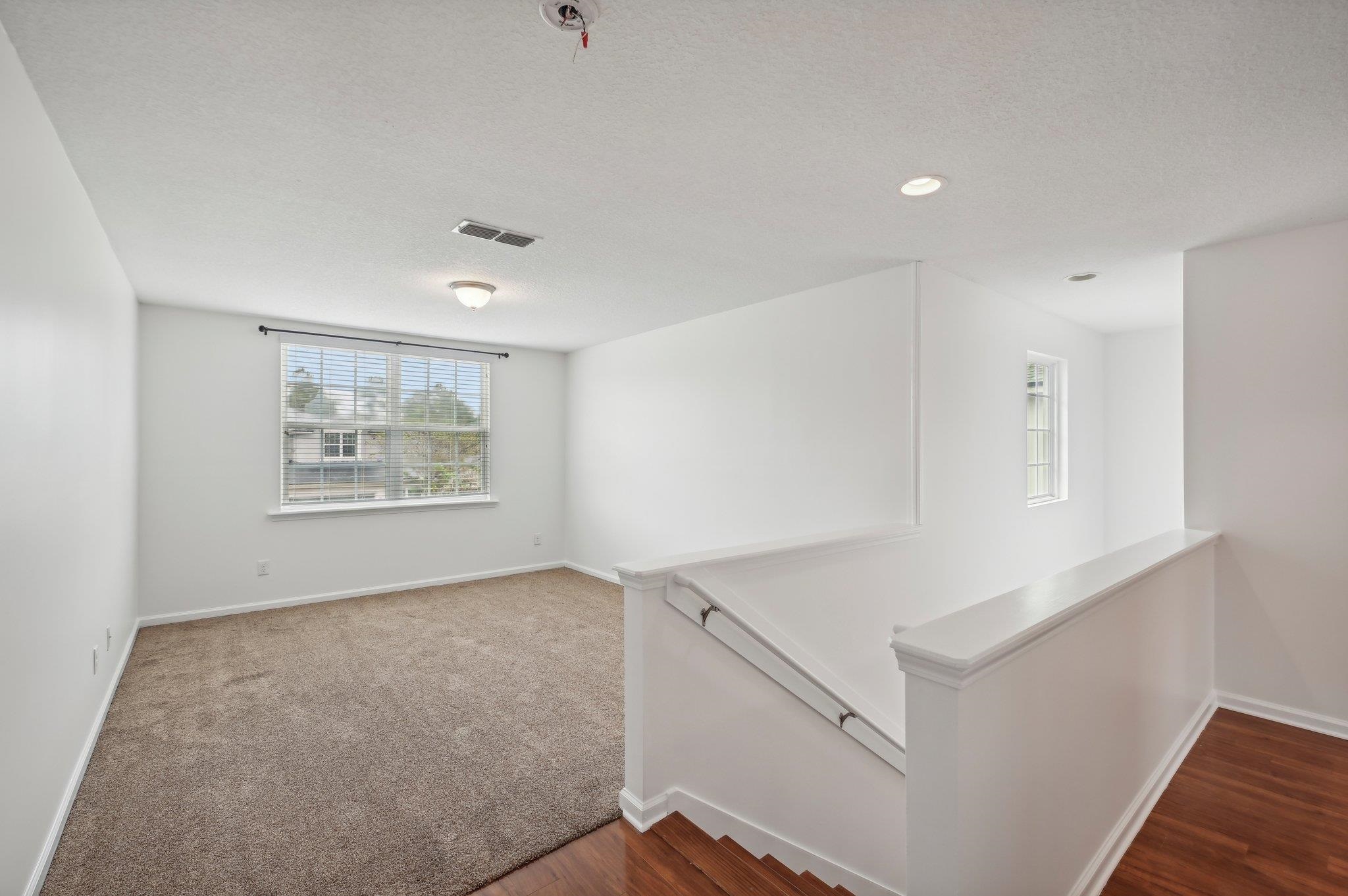 Image 24 of 41 For 165 Amistad Dr