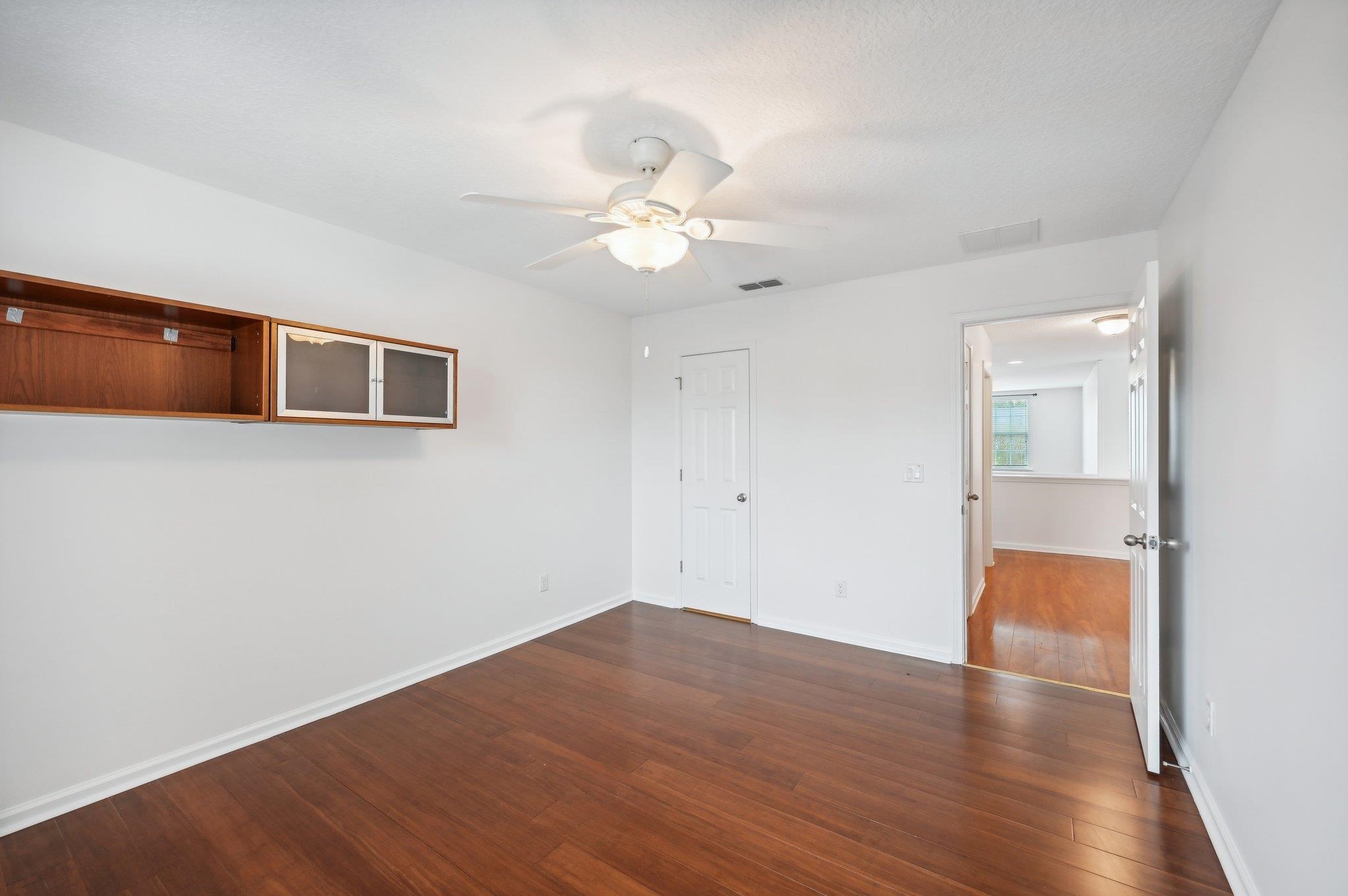 Image 29 of 41 For 165 Amistad Dr