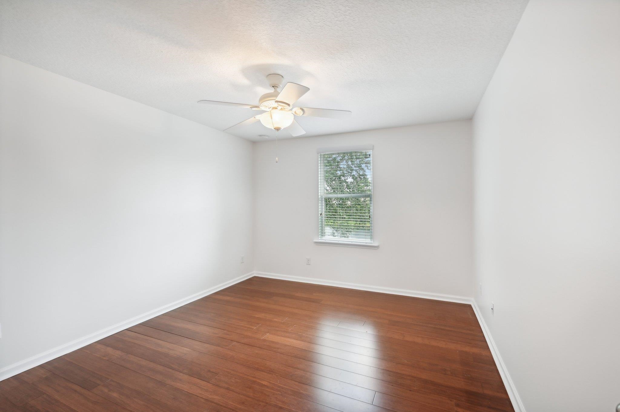 Image 31 of 41 For 165 Amistad Dr