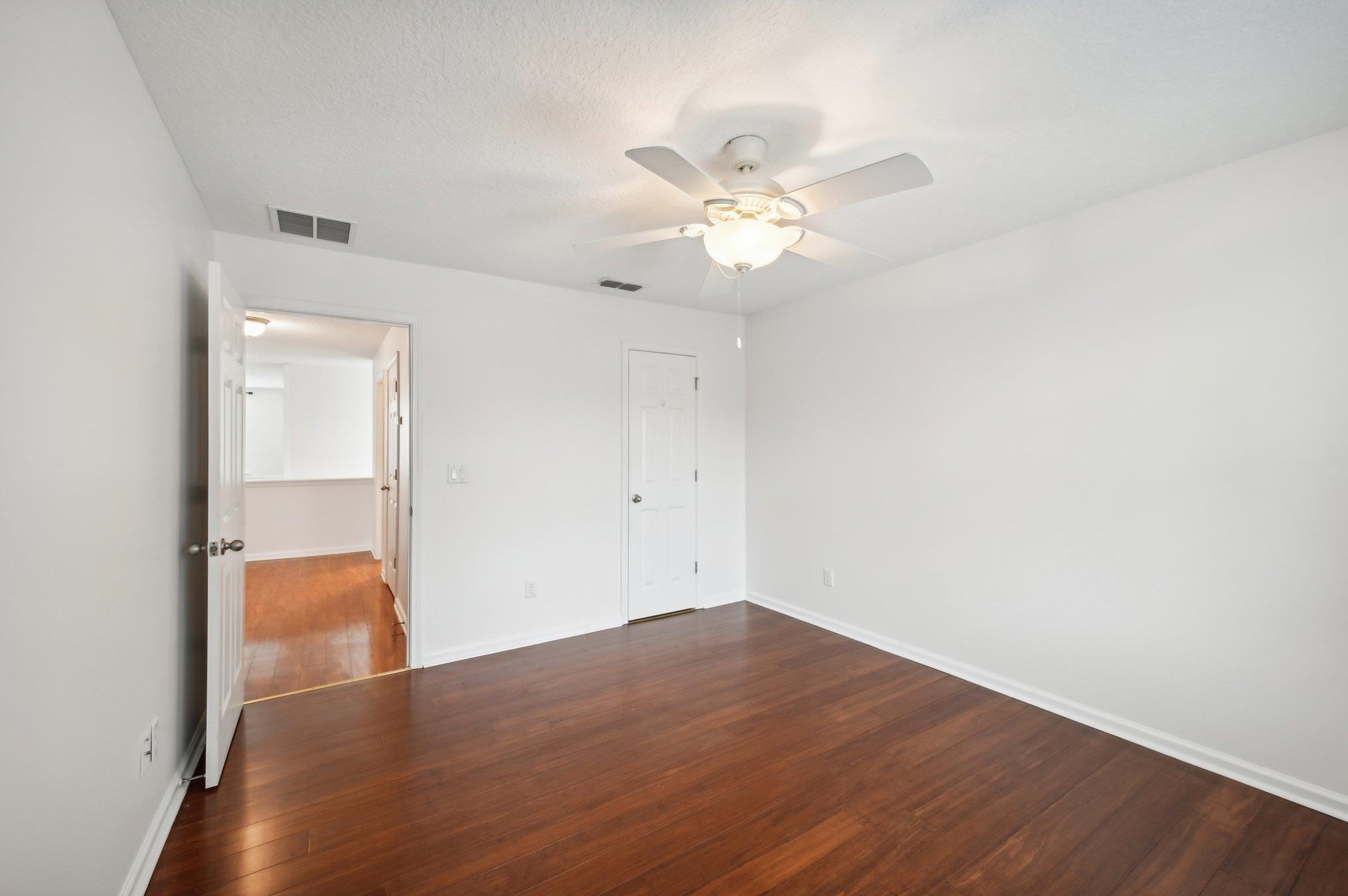 Image 33 of 41 For 165 Amistad Dr