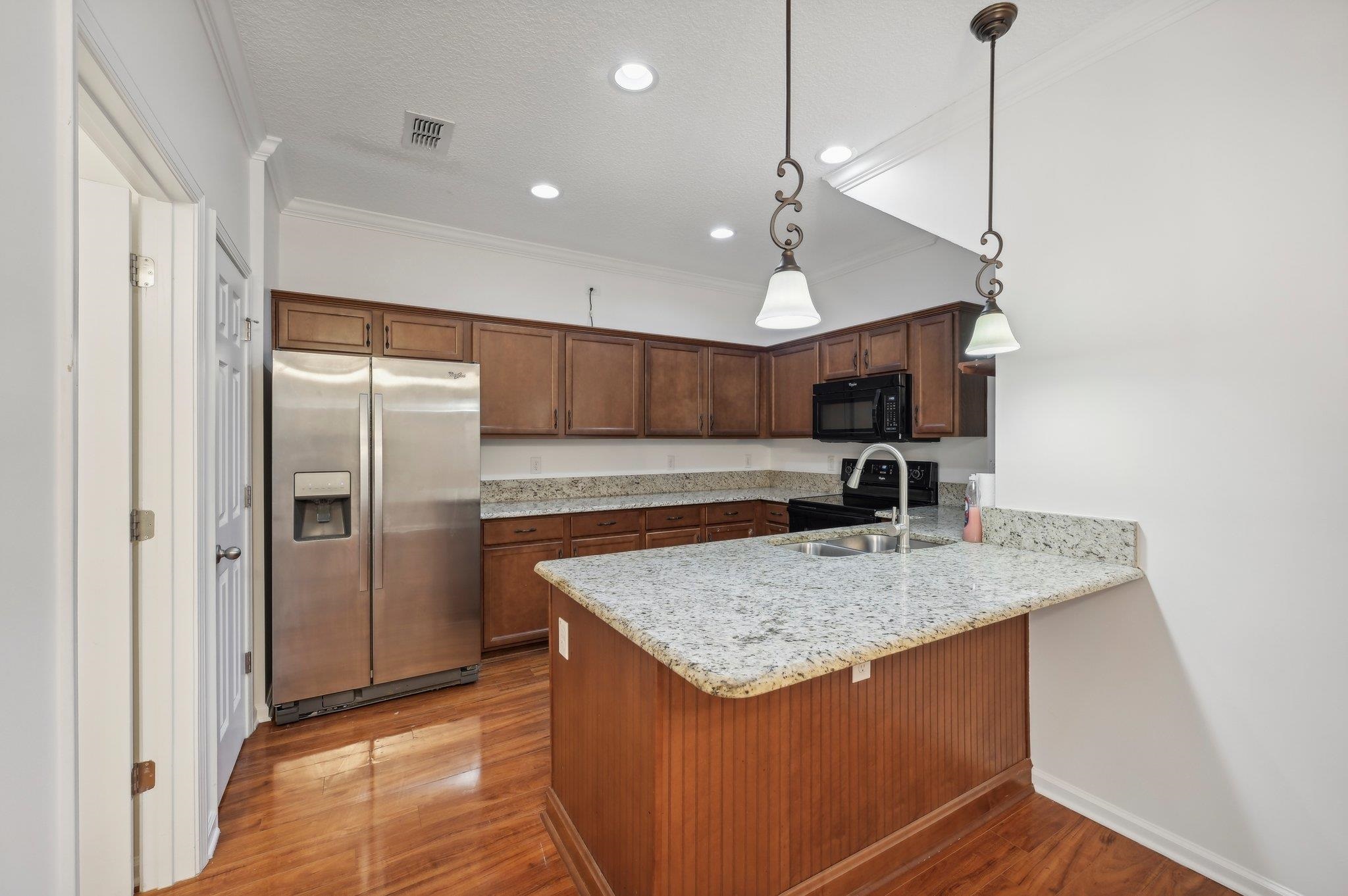 Image 5 of 41 For 165 Amistad Dr