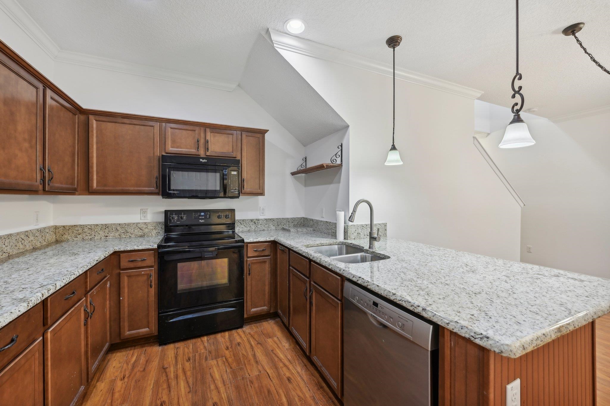 Image 6 of 41 For 165 Amistad Dr