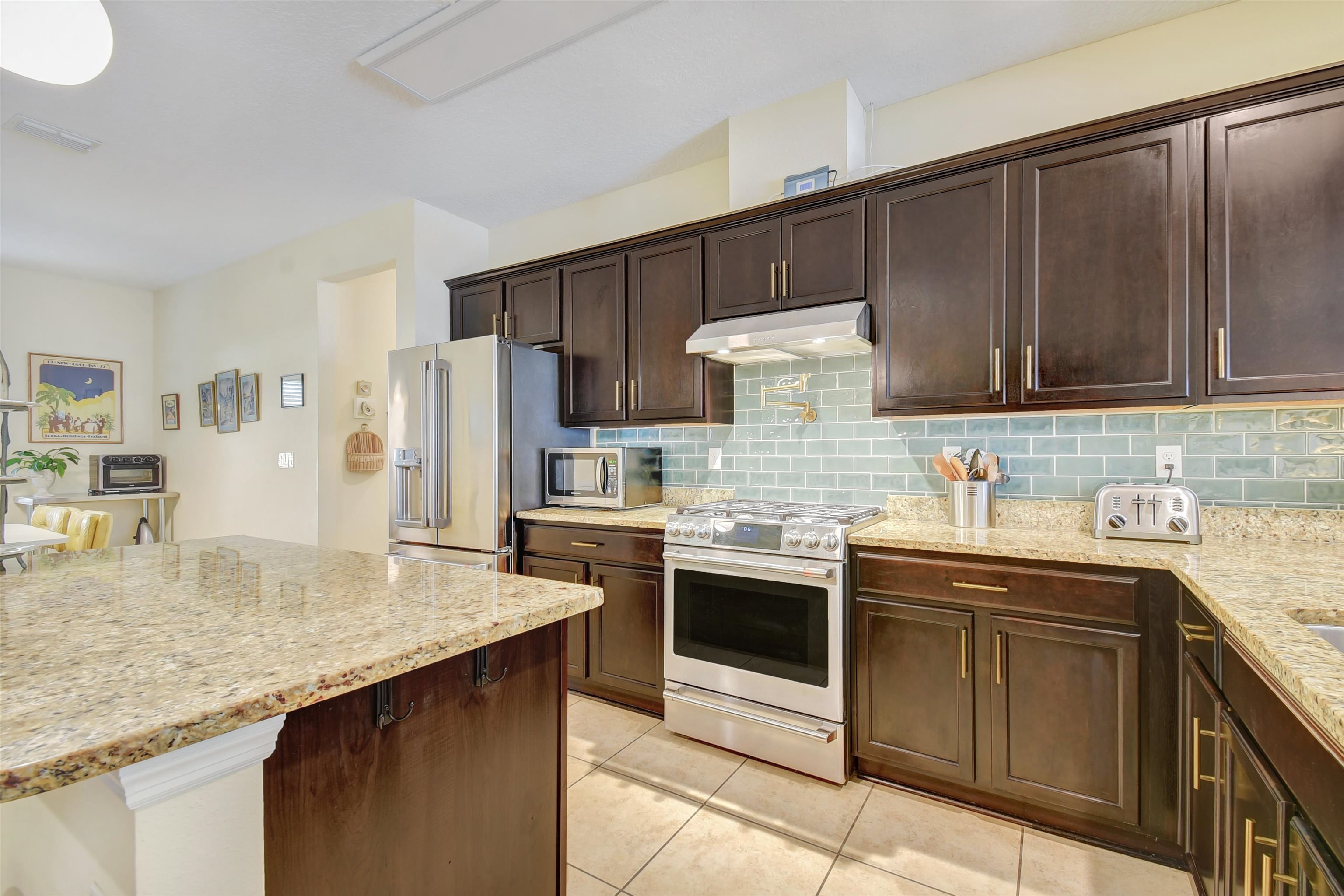 Image 10 of 58 For 450 Hefferon Dr