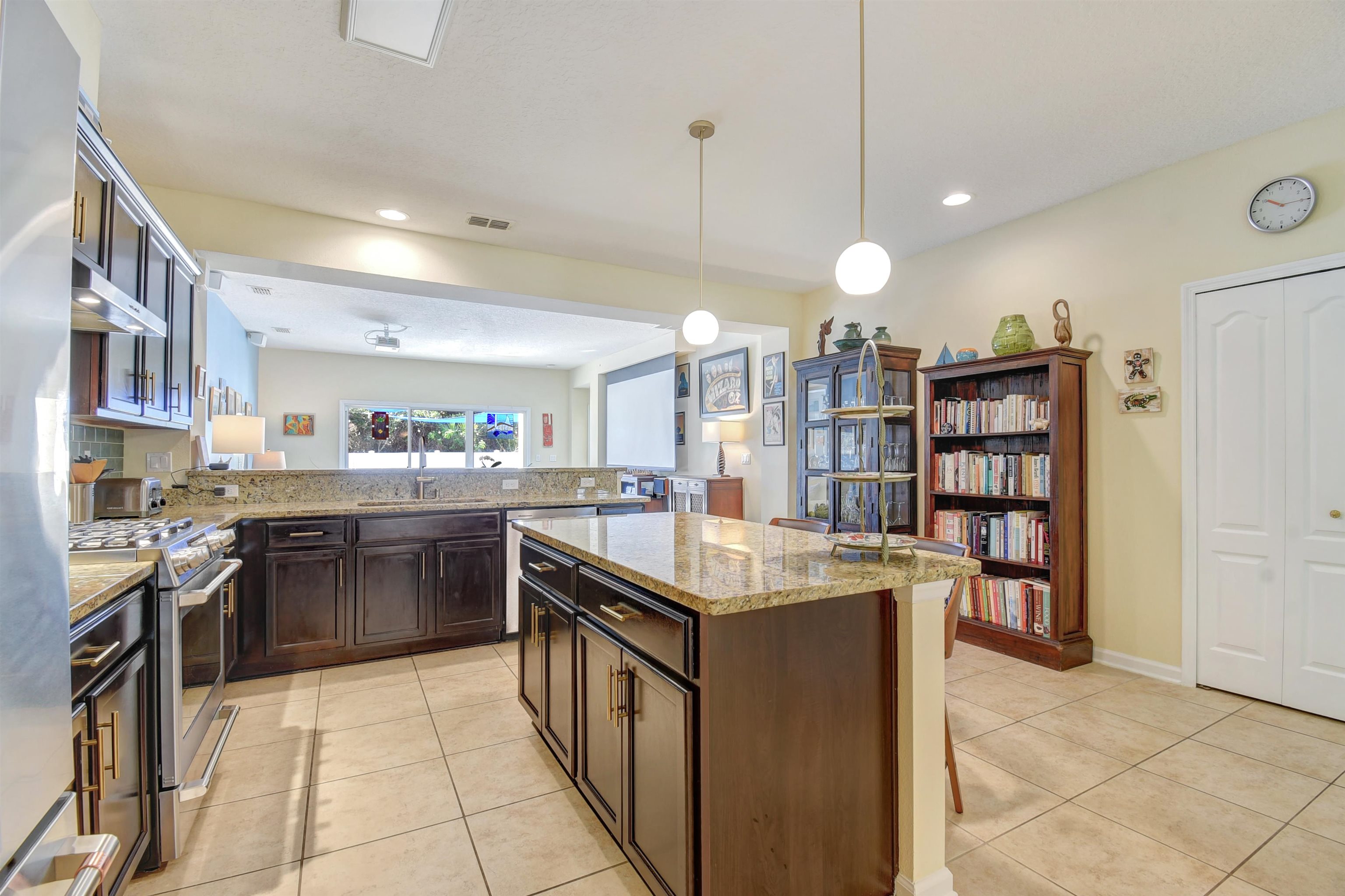 Image 11 of 58 For 450 Hefferon Dr