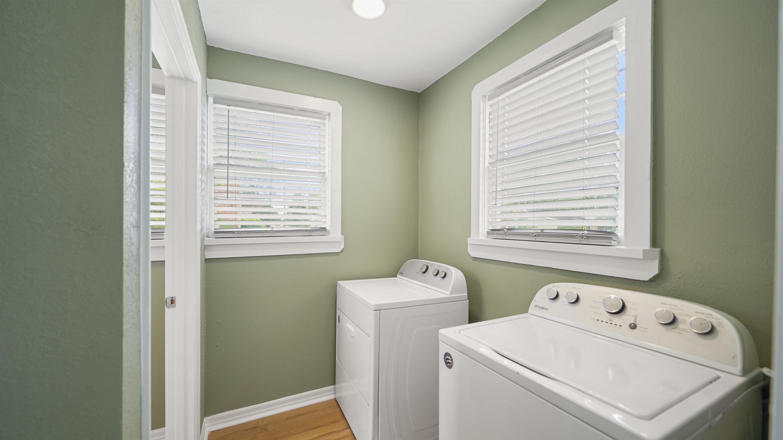 Image 11 of 38 For 819 Mcduff Ave