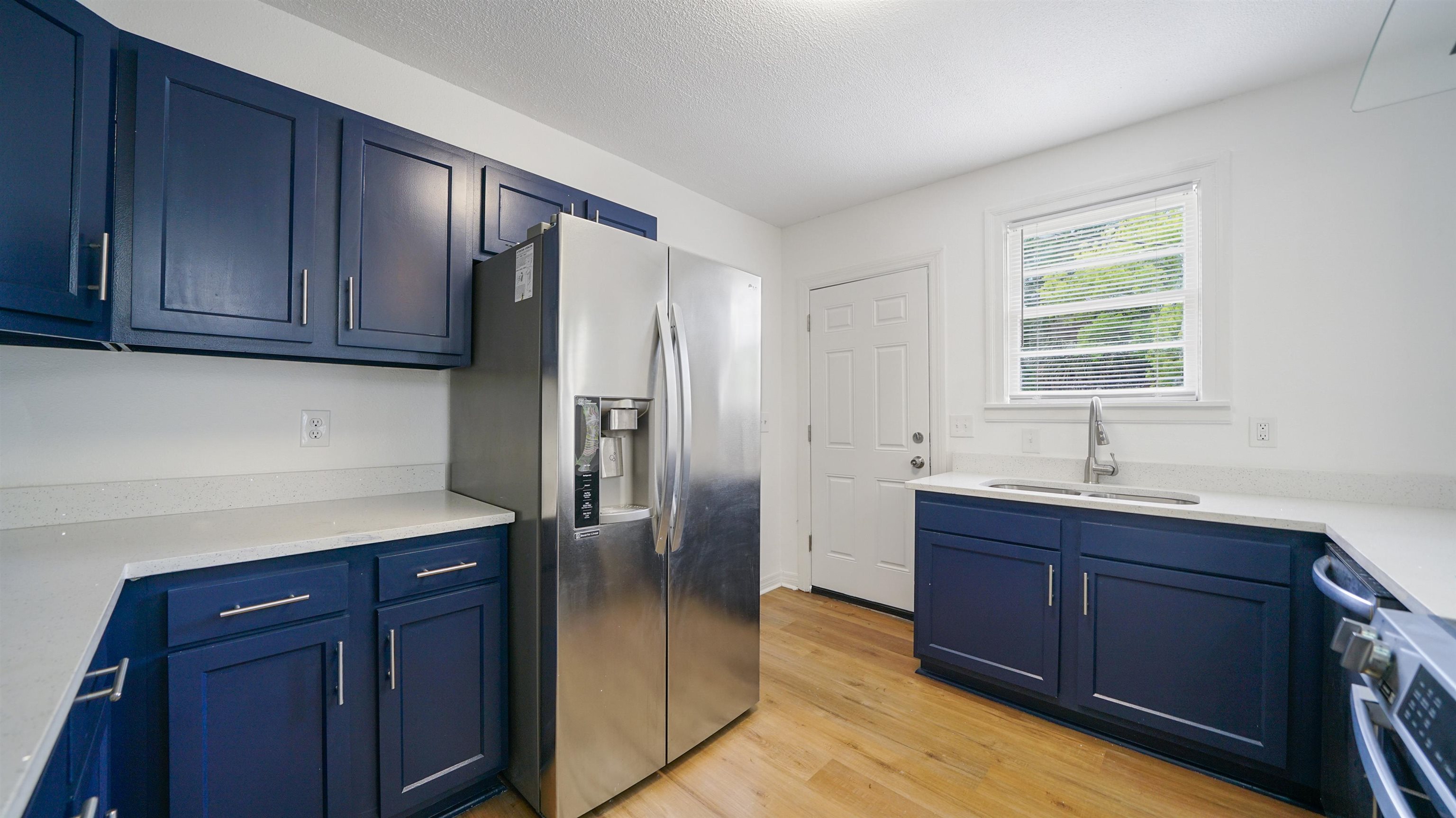 Image 15 of 38 For 819 Mcduff Ave