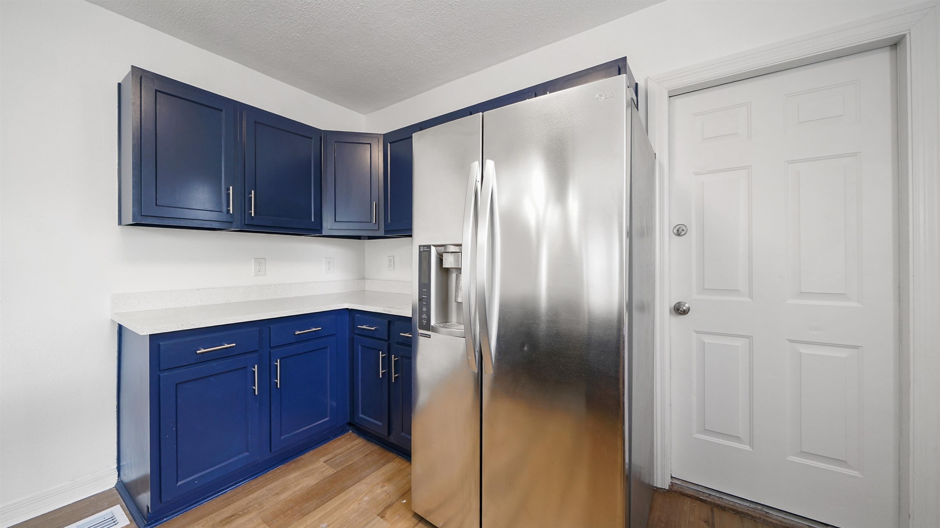 Image 16 of 38 For 819 Mcduff Ave