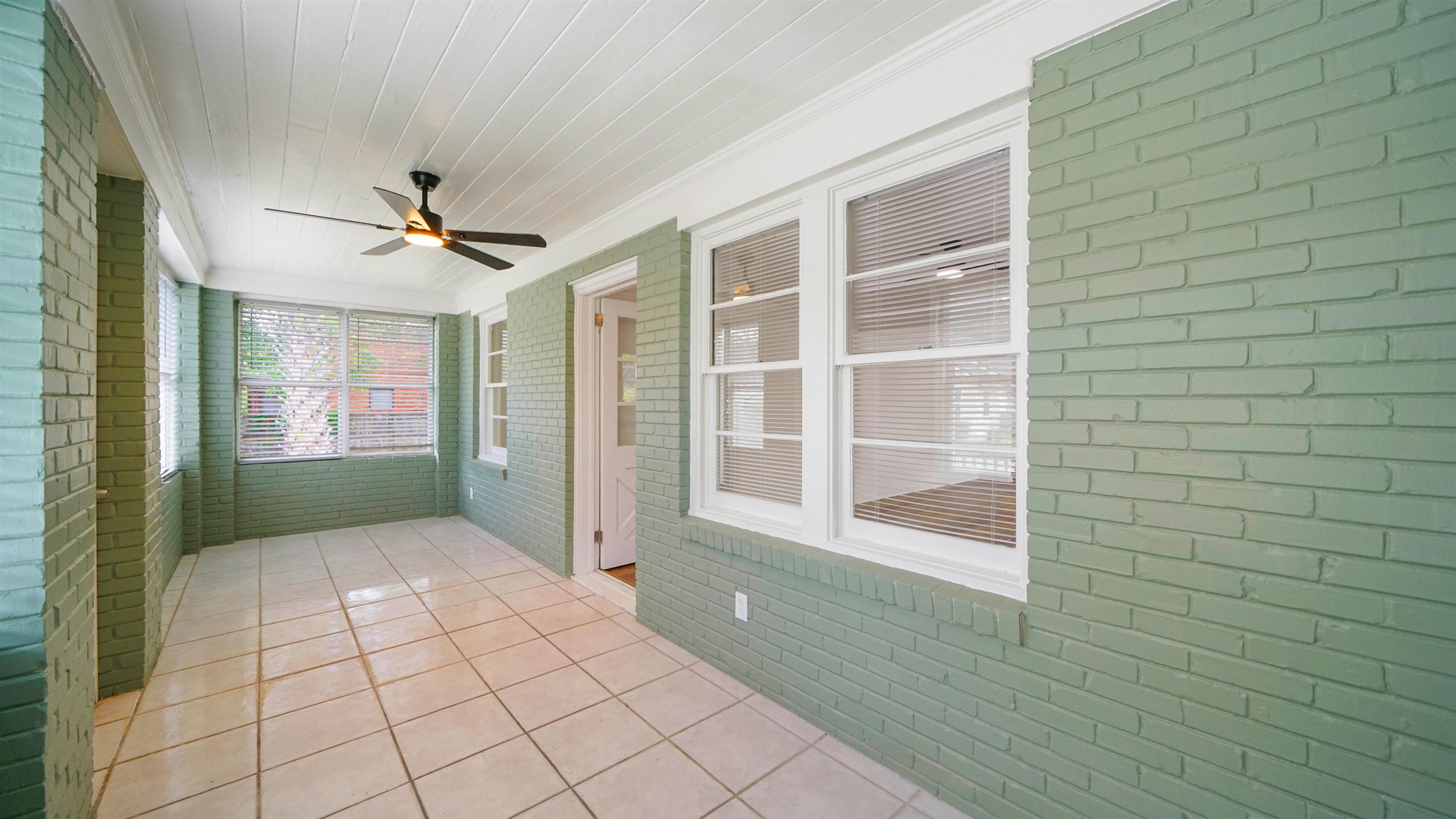 Image 2 of 38 For 819 Mcduff Ave